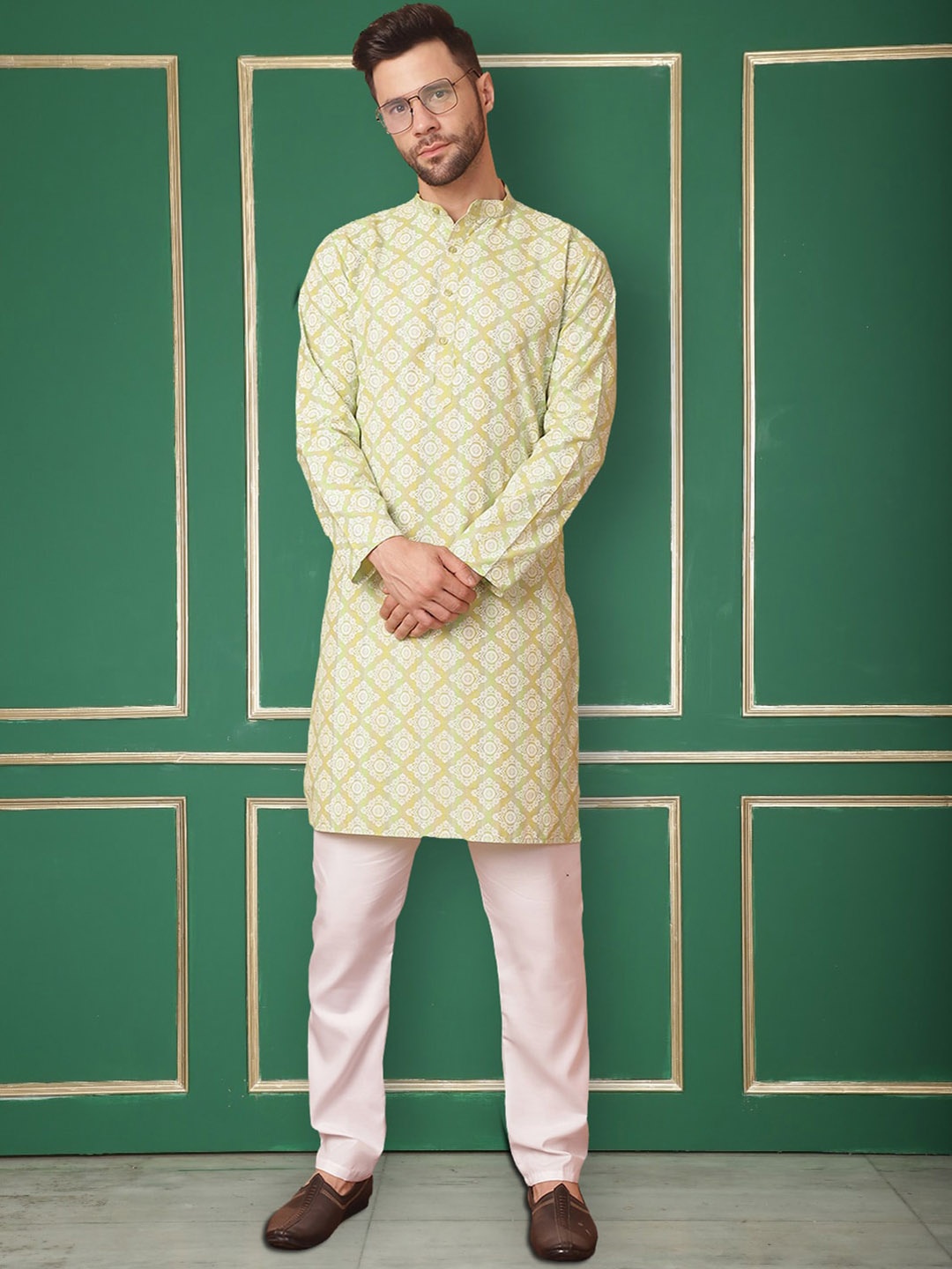 

Jompers Mandarin Collar Floral Printed Regular Straight Kurta with Churidar, Green