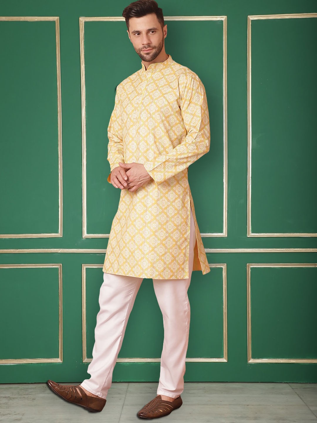 

Jompers Mandarin Collar Floral Printed Regular Straight Kurta with Churidar, Yellow