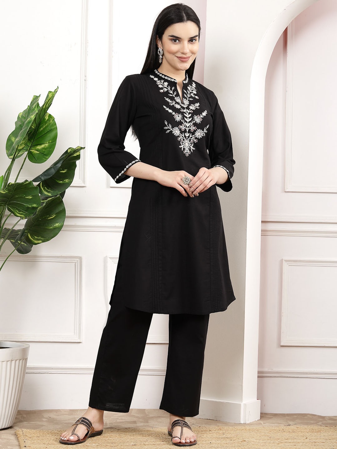 

Nayam By Lakshita Mandarin Collar Regular Floral Embroidered Linen Tunic and Trousers, Black