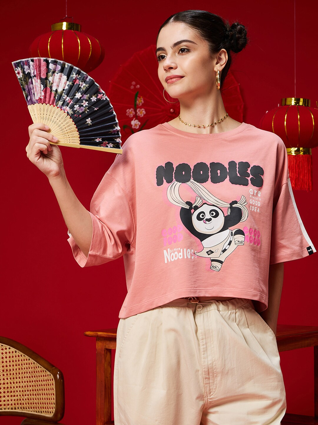 

Bewakoof Pink Kung Fu Panda Printed Drop-Shoulder Sleeves Oversized Cotton Crop T-shirt