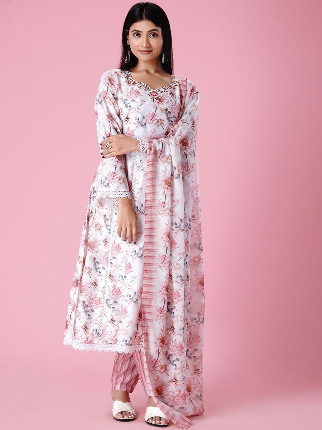 

SajiSaheli Floral Printed Thread Work Pure Cotton Anarkali Kurta With Trousers & Dupatta, Off white