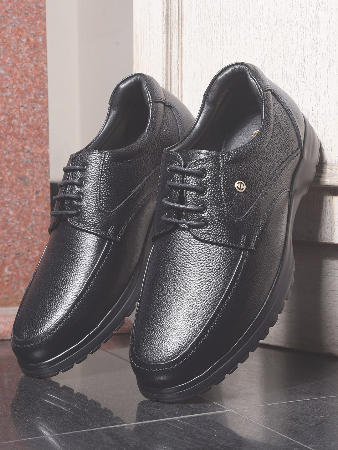 

Liberty Men Round Toe Leather Formal Derbys, Black