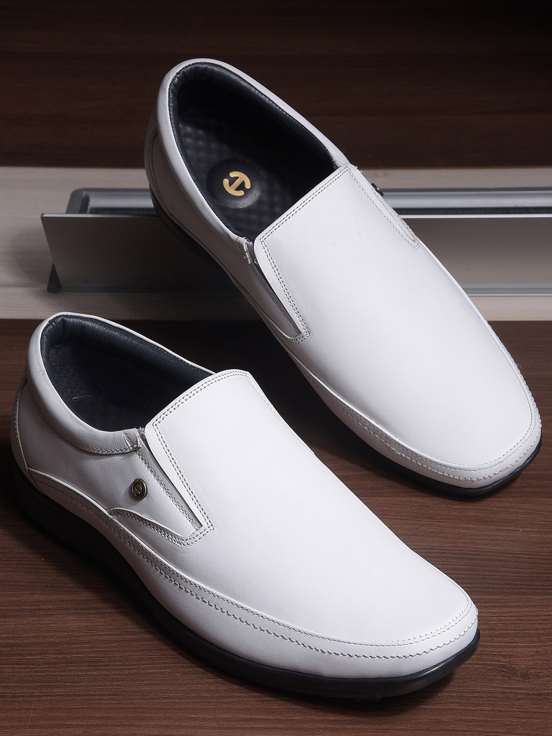 

Liberty Men Round Toe Leather Formal Loafers, White