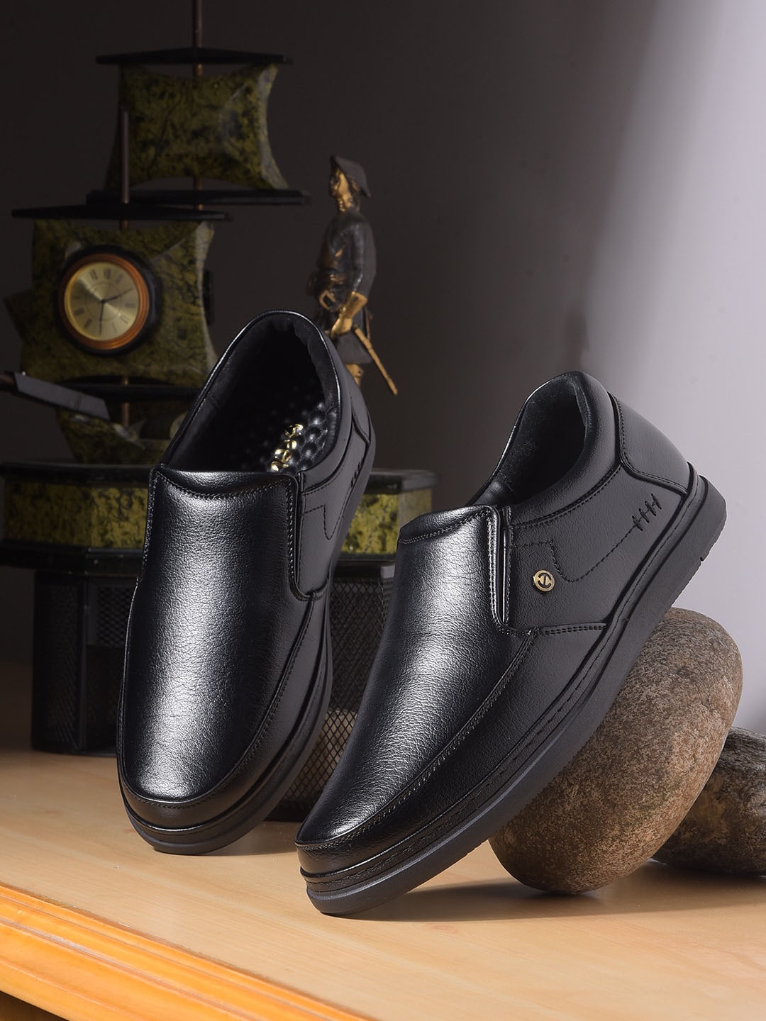 

Liberty Men Round Toe Formal Slip-On Shoes, Black