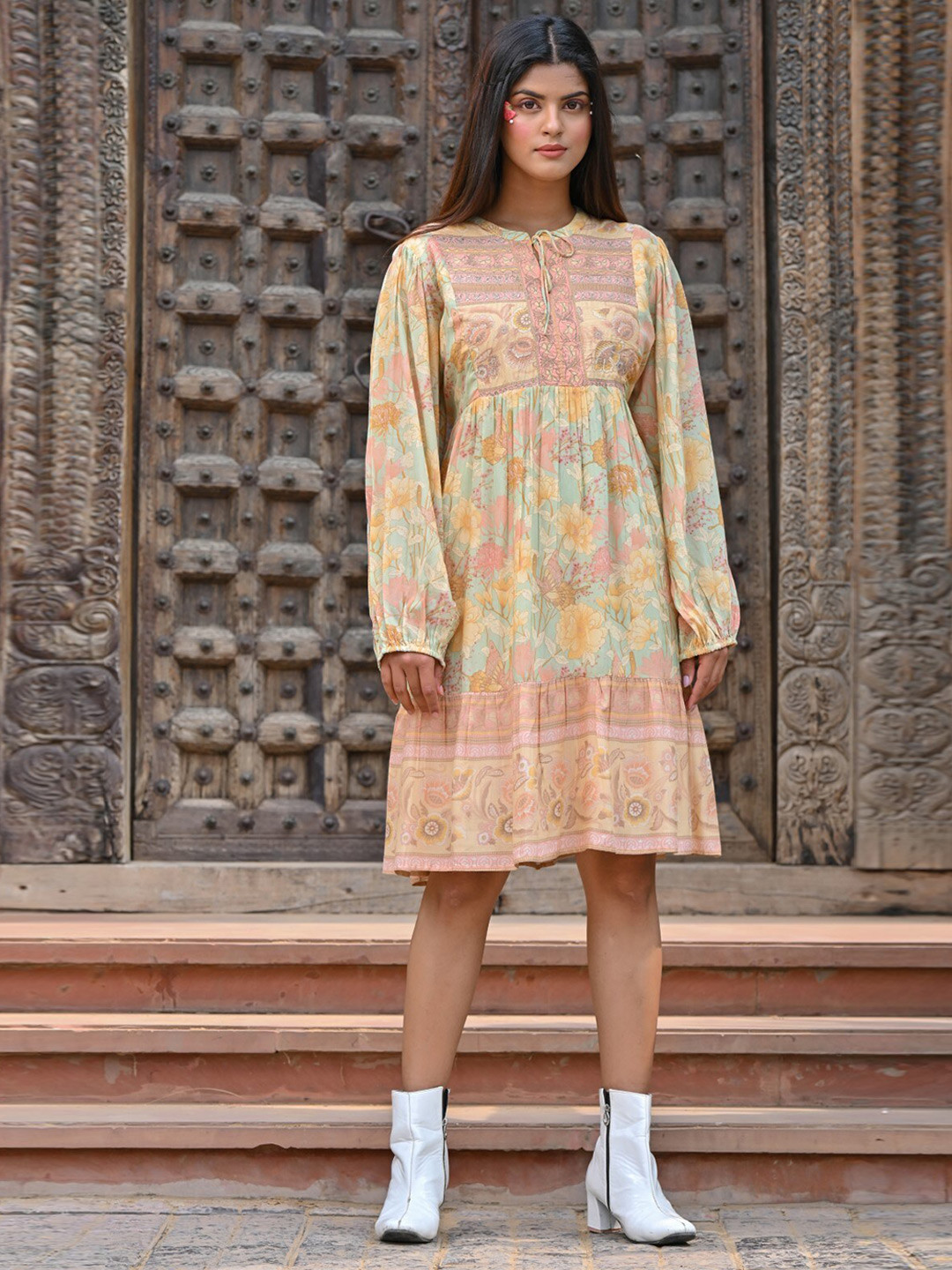 

Nyaro Floral Printed Tie-Up Neck Puff Sleeve A-Line Dress, Yellow