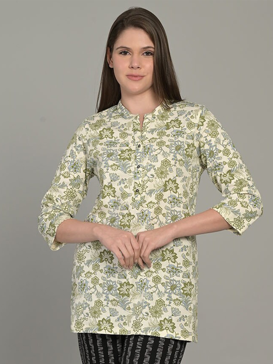 

MAYSIXTY Floral Printed Mandarin Collar Straight Kurti, Green