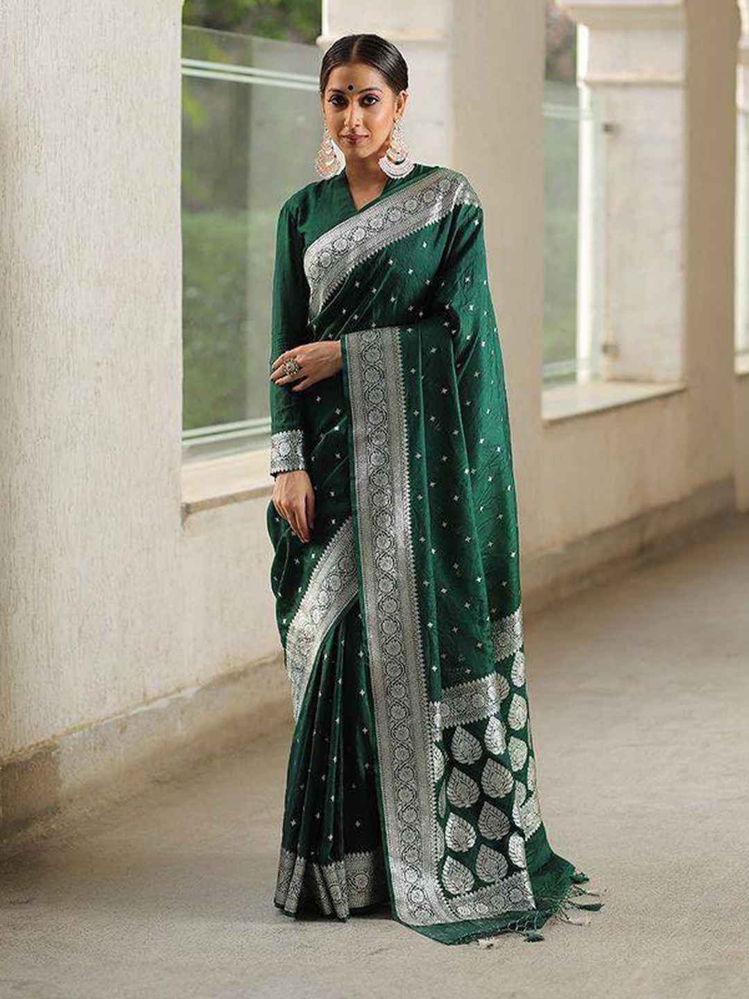 

bansari textiles Floral Woven Design Zari Art Silk Designer Banarasi Saree, Green