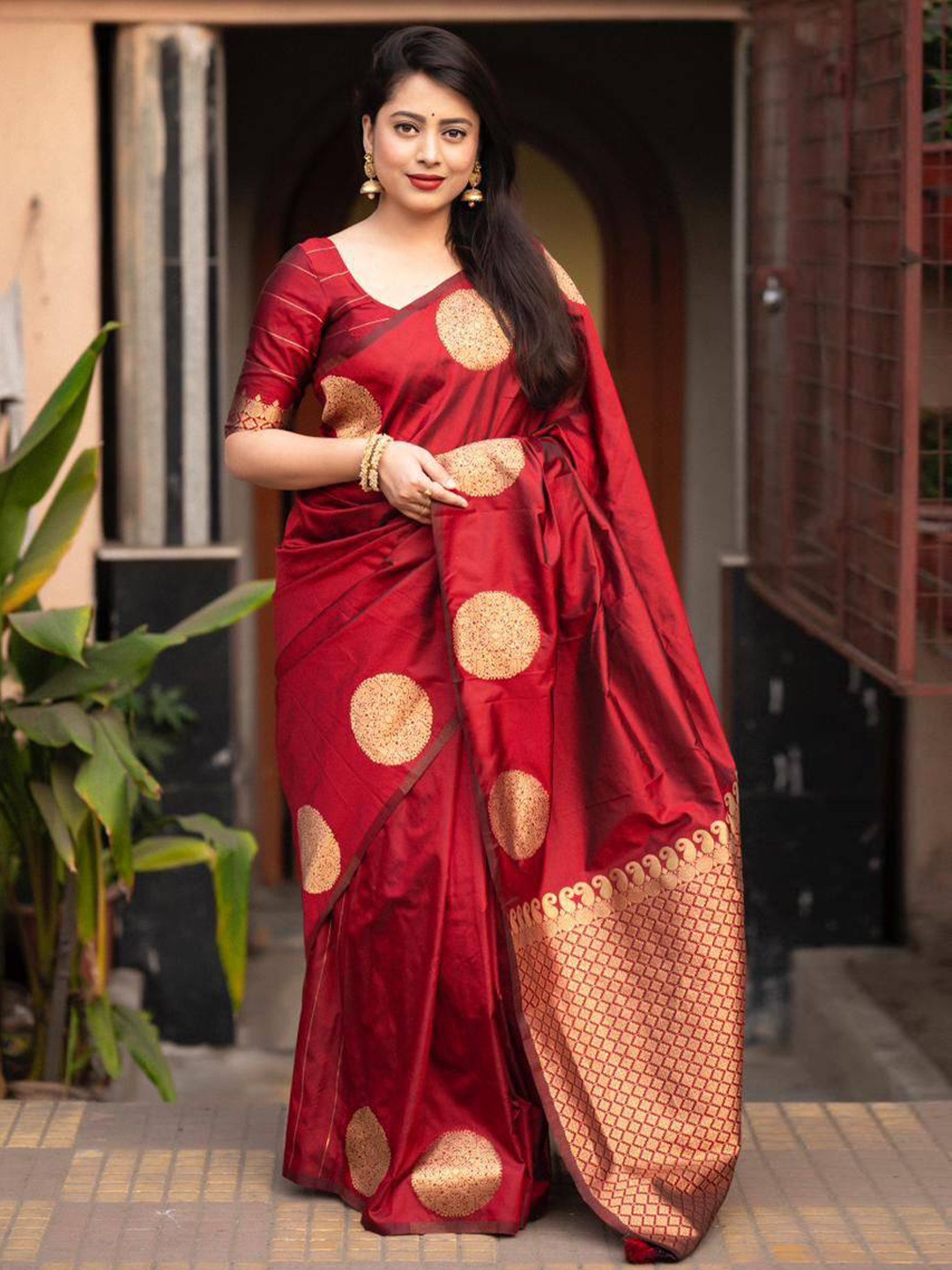 

bansari textiles Ethnic Motifs Woven Design Zari Banarasi Saree, Red