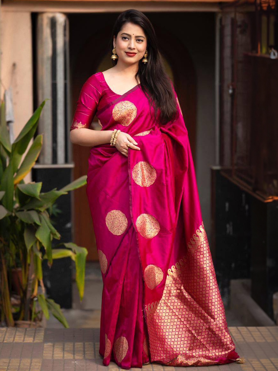 

bansari textiles Floral Zari Banarasi Saree, Pink