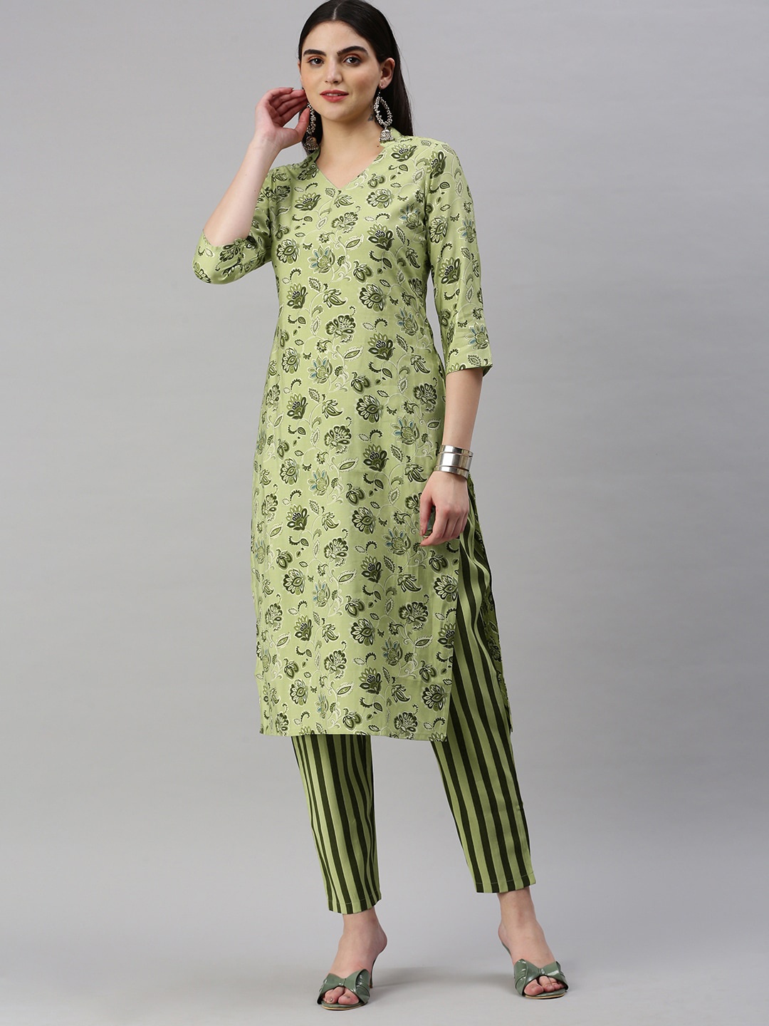 

KALINI Floral Printed Straight Kurta with Trousers, Green