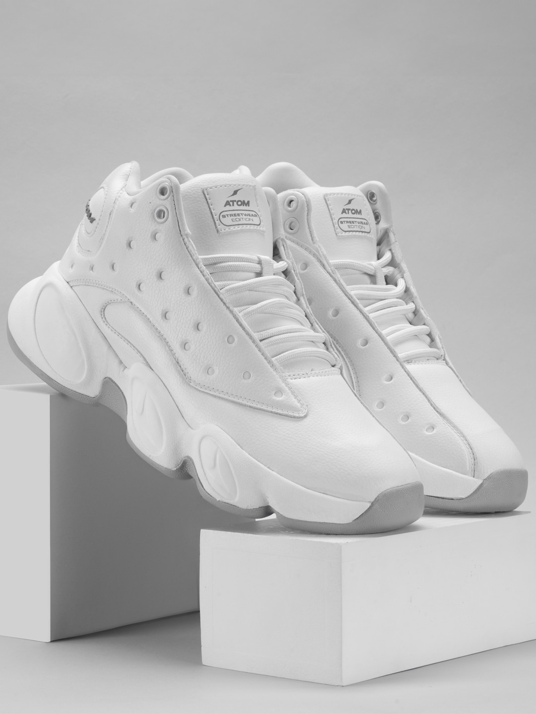 

Atom Men Textured Sneakers, White