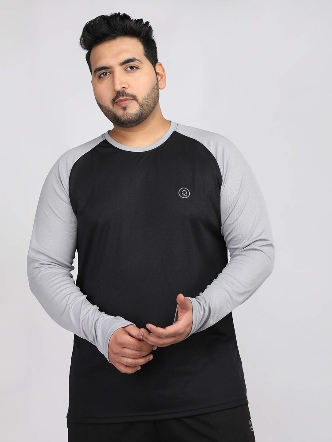

CHKOKKO Round Neck Colourblocked Drop-Shoulder Sleeves Regular Fit T-shirt, Black