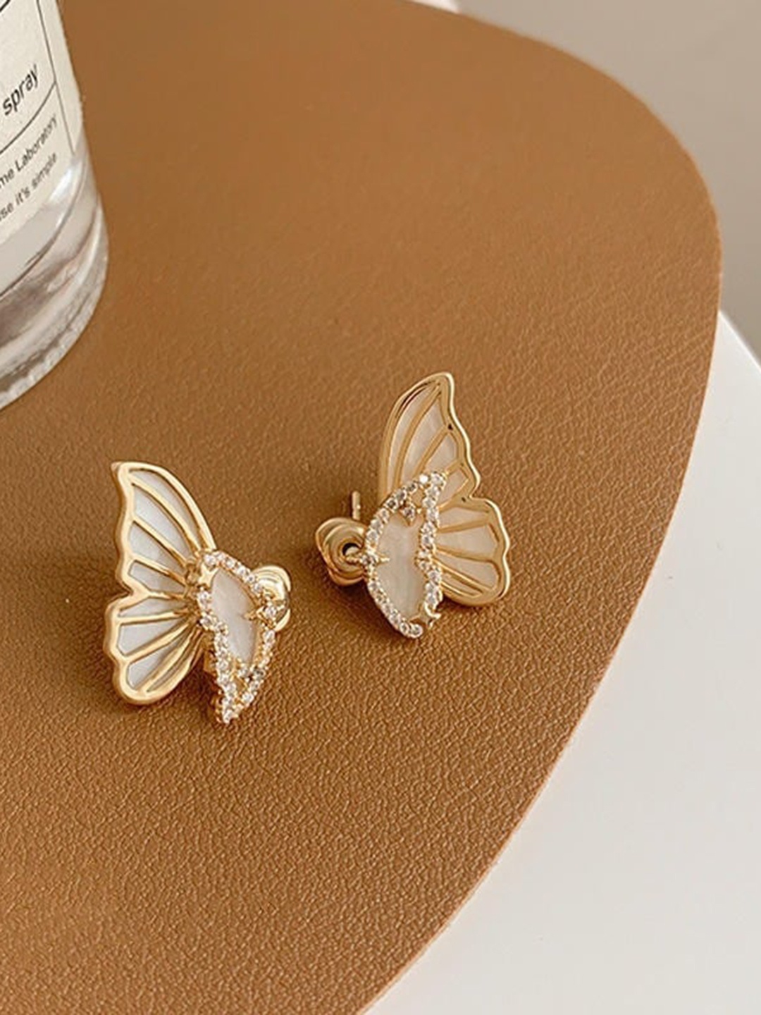 

Pinapes Gold-Plated Rhinestone Studded Studs Earrings