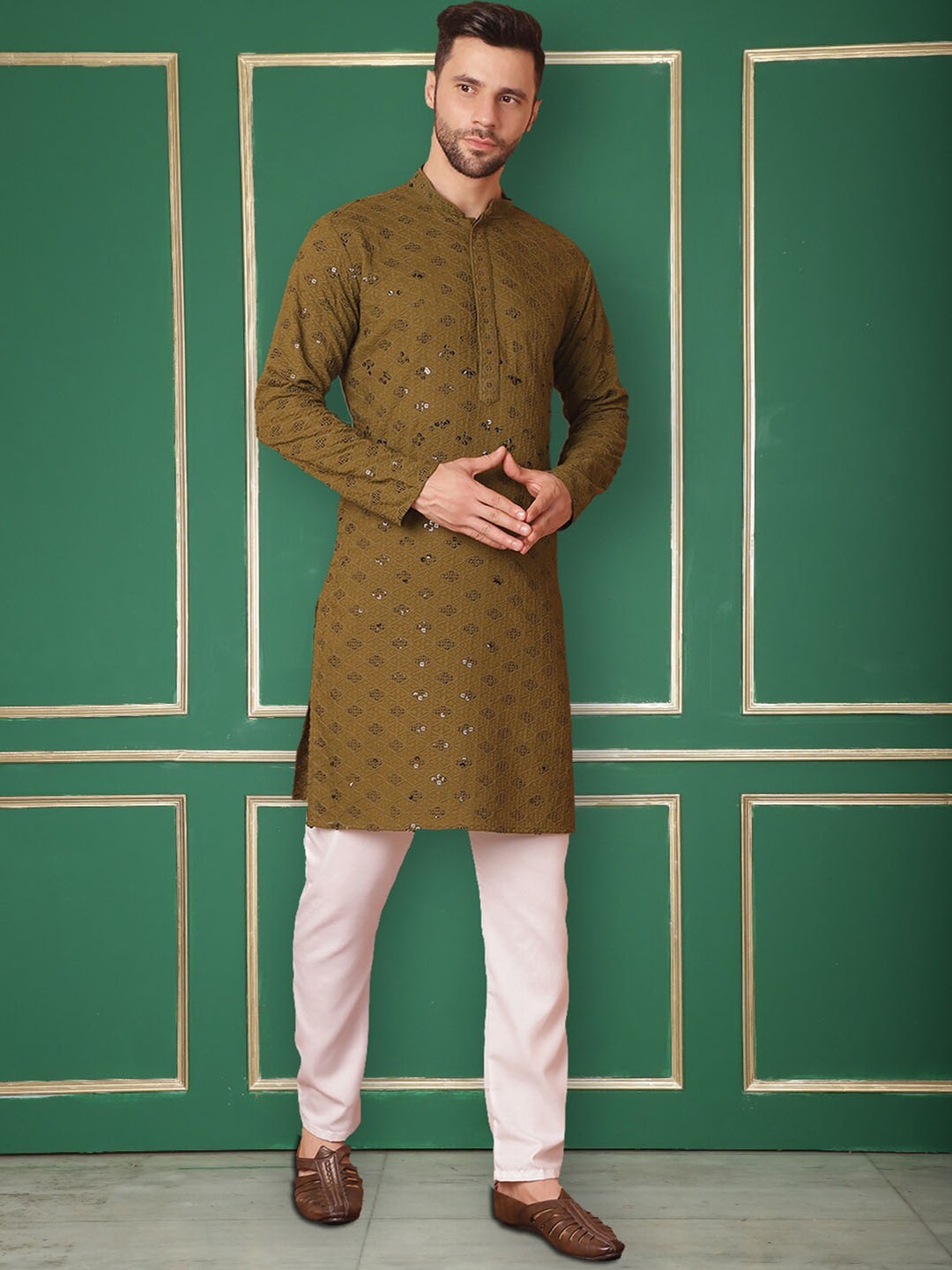 

Jompers Chikankari Embroidered Sequinned Mandarin Collar Cotton Straight Kurta, Green