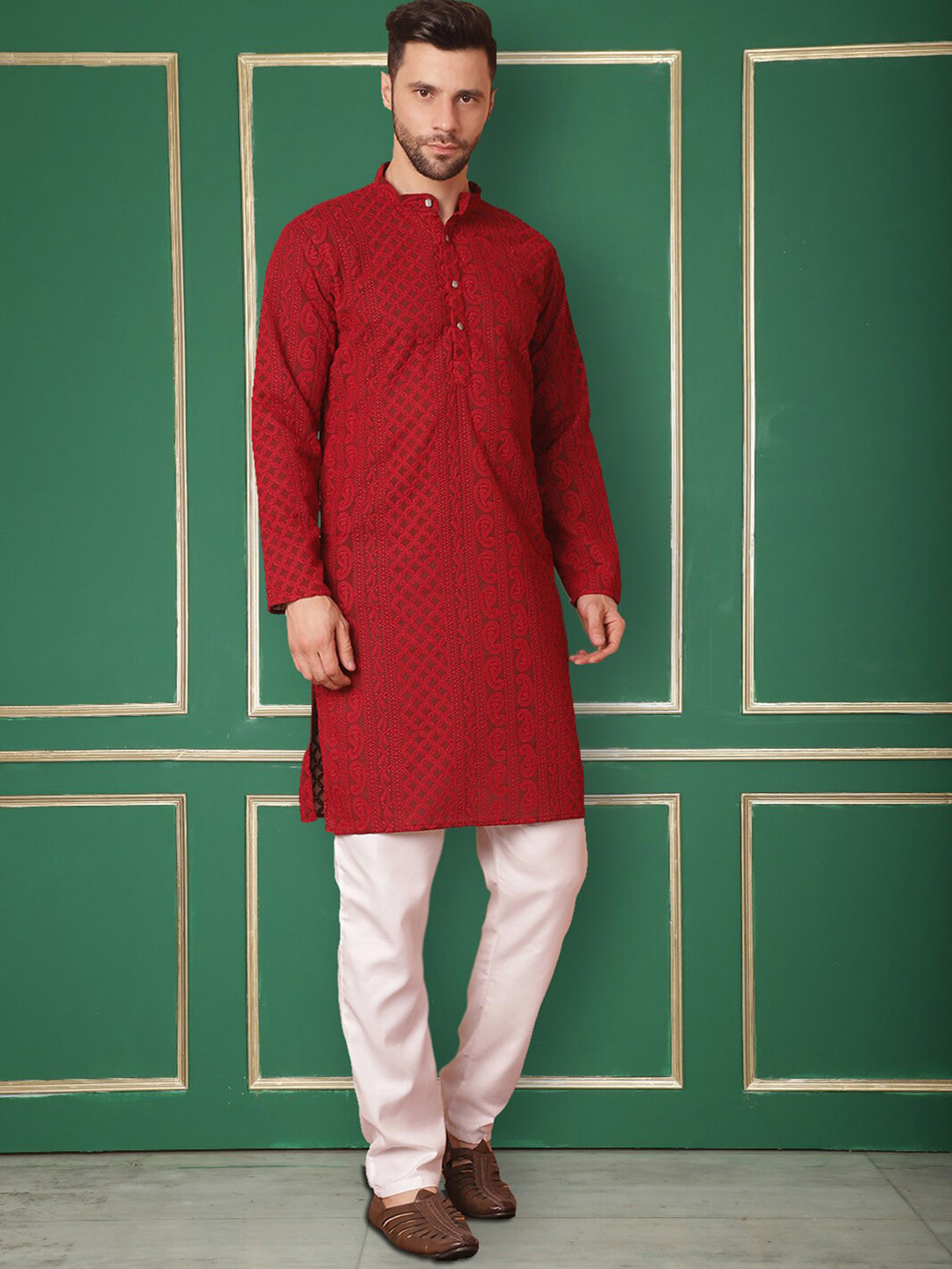 

Jompers Geometric Embroidered Thread Work Mandarin Collar Long Sleeves Straight Kurta, Maroon