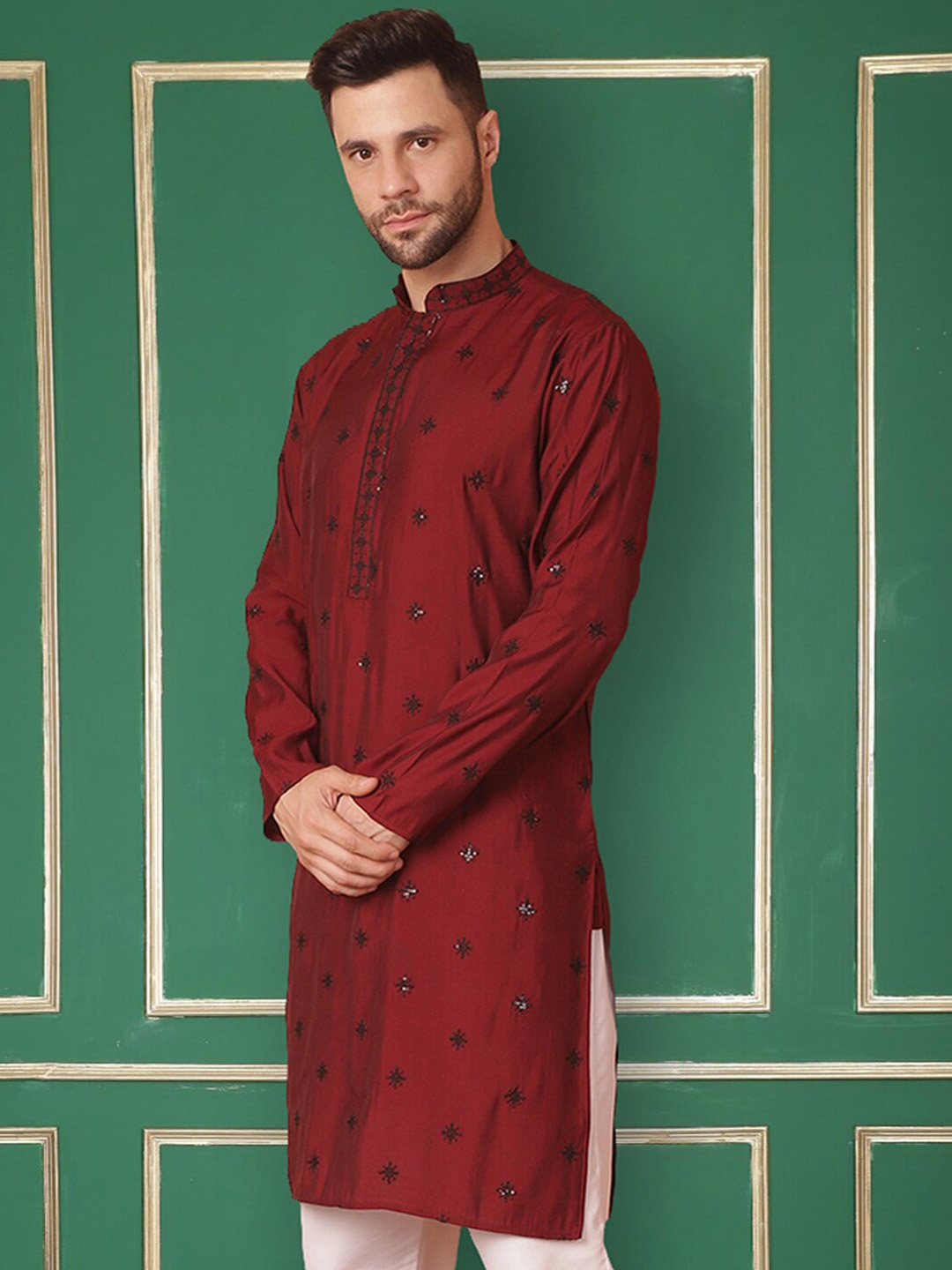 Jompers Floral Sequinned Embroidered Straight Kurta, Maroon