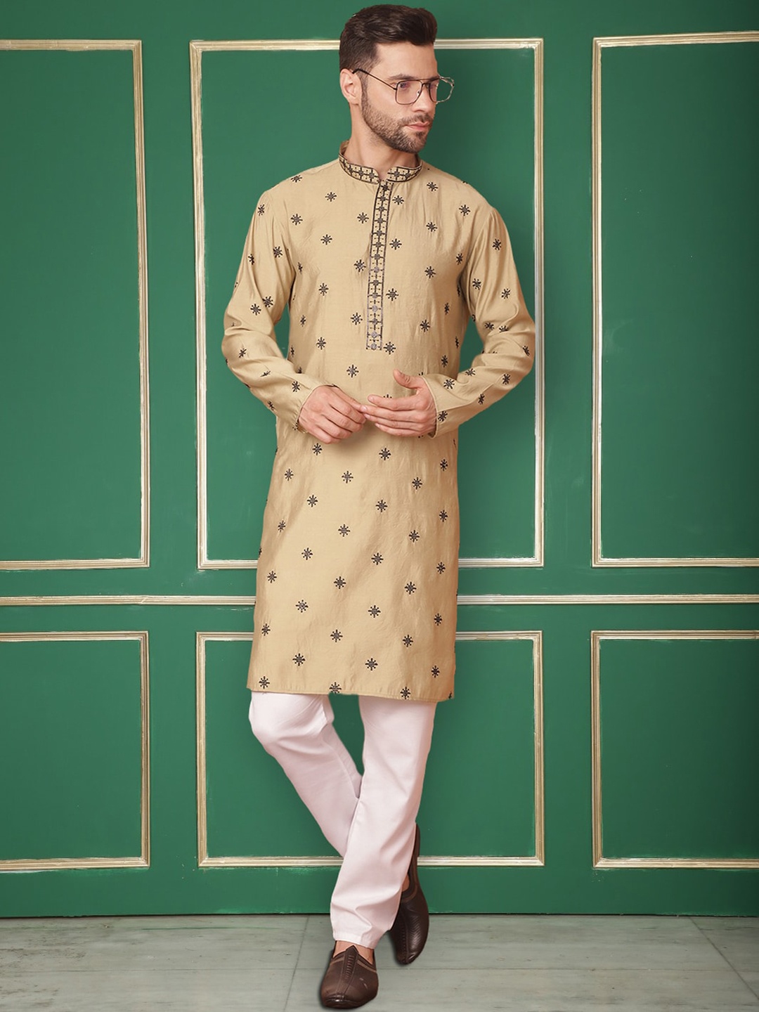 Jompers Geometric Embroidered Chikankari Kurta, Beige