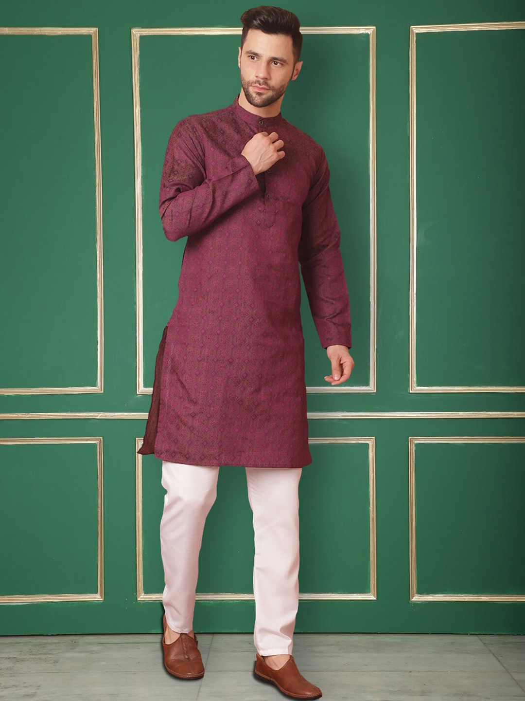 

Jompers Ethnic Motifs Woven Design Mandarin Collar Silk Cotton Straight Kurta, Purple