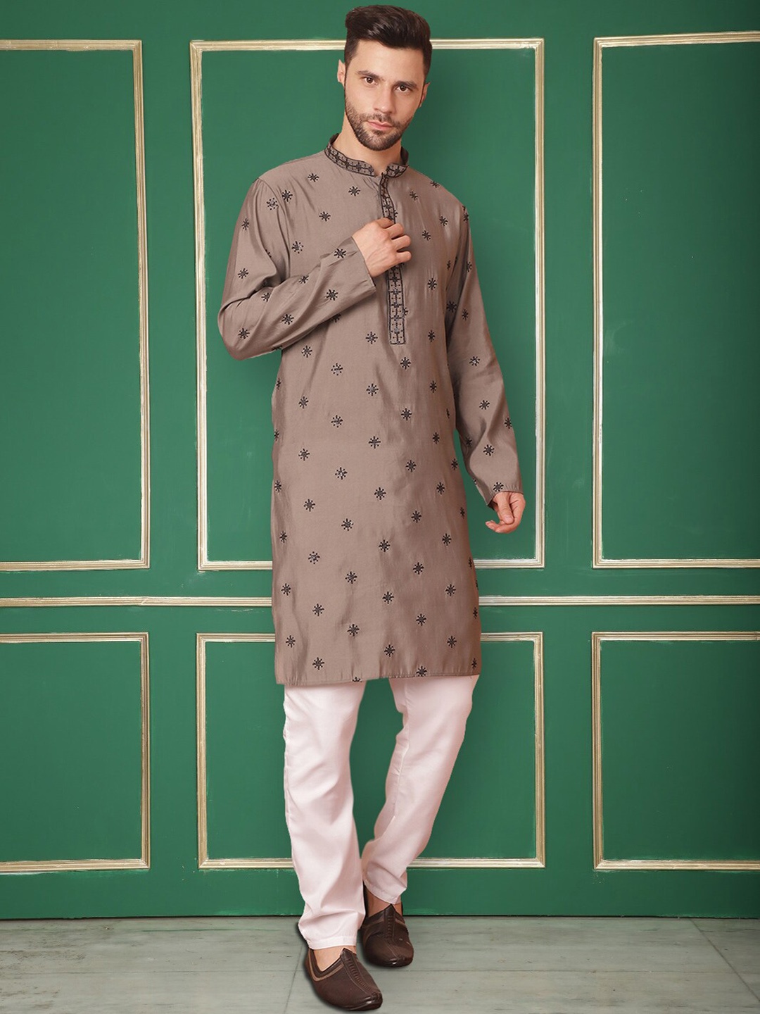 

Jompers Floral Embroidered Mandarin Collar Chikankari Straight Kurta, Grey