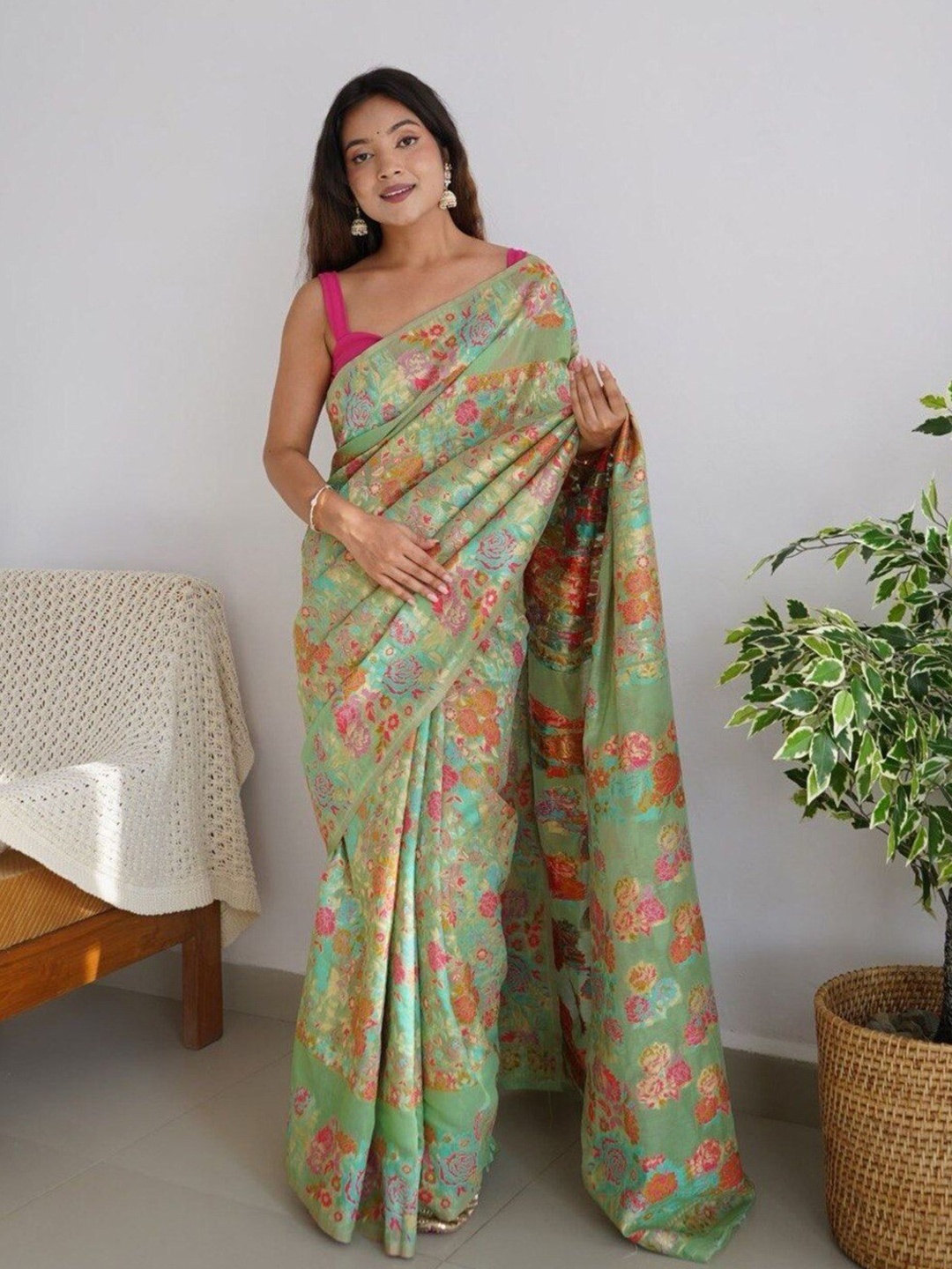 

ESOMIC EXPORT Floral Woven Design Banarasi Saree, Sea green
