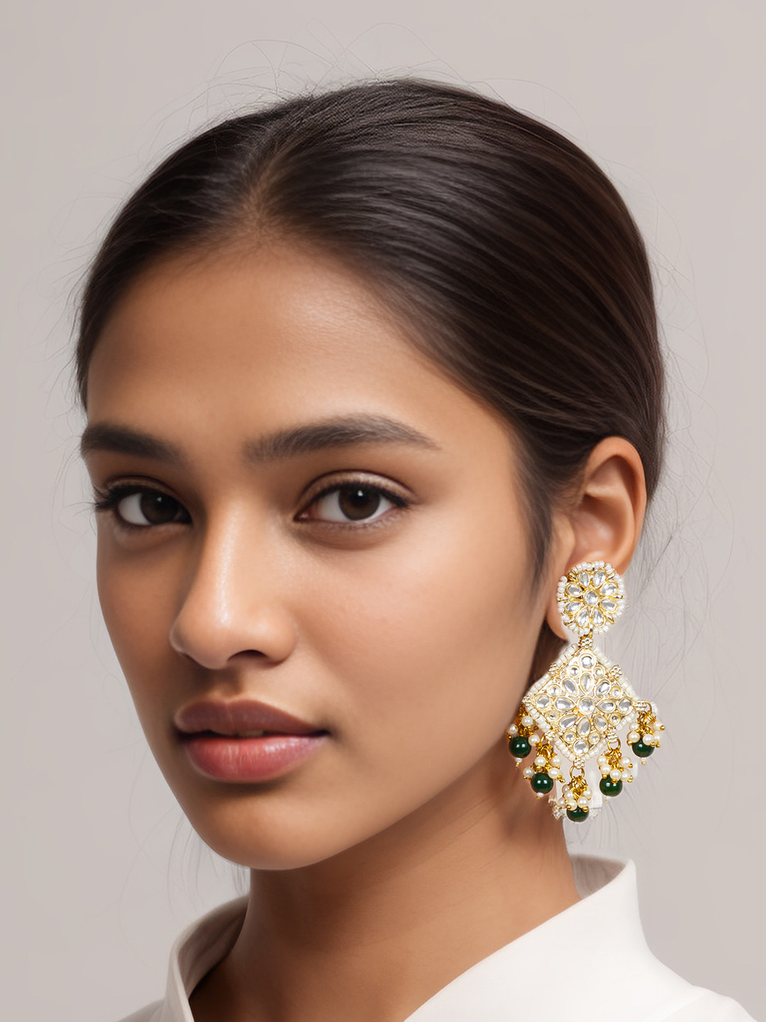 

aadita Gold-Plated Kundan-Studded & Beaded Contemporary Chandbalis