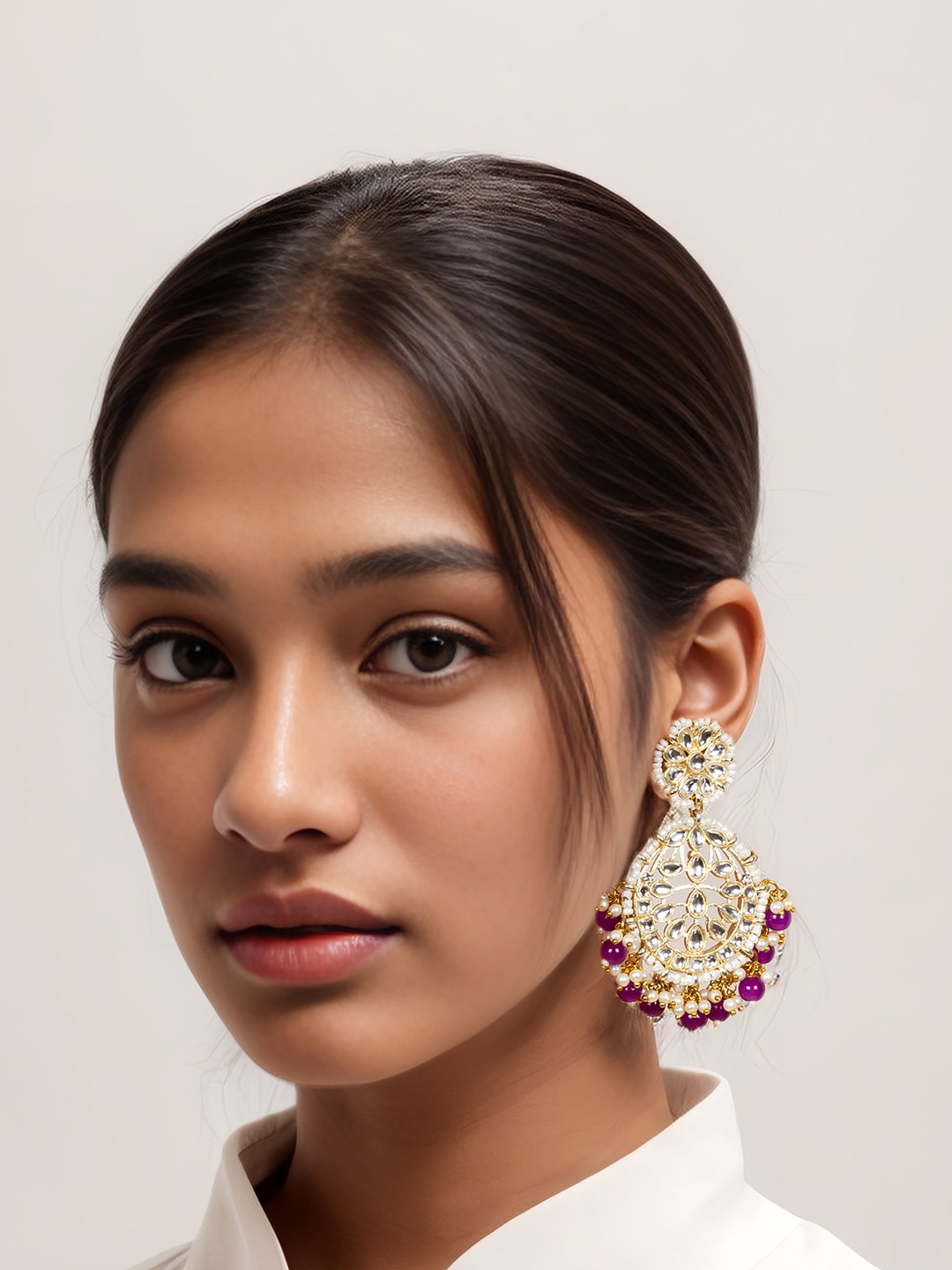 

aadita Gold-Plated Kundan-Studded & Beaded Contemporary Chandbalis