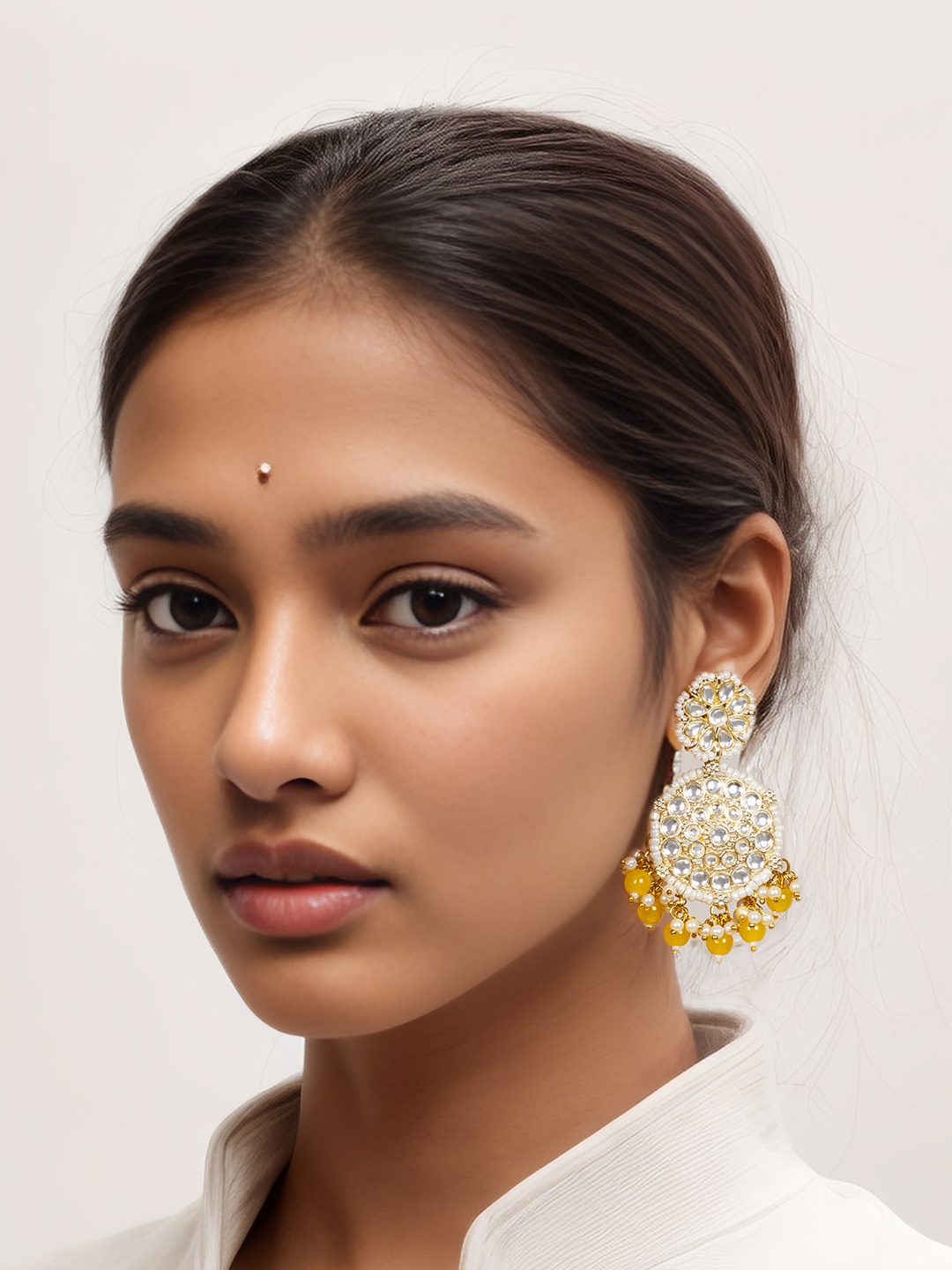 

aadita Gold-Plated Kundan-Studded & Beaded Contemporary Chandbalis