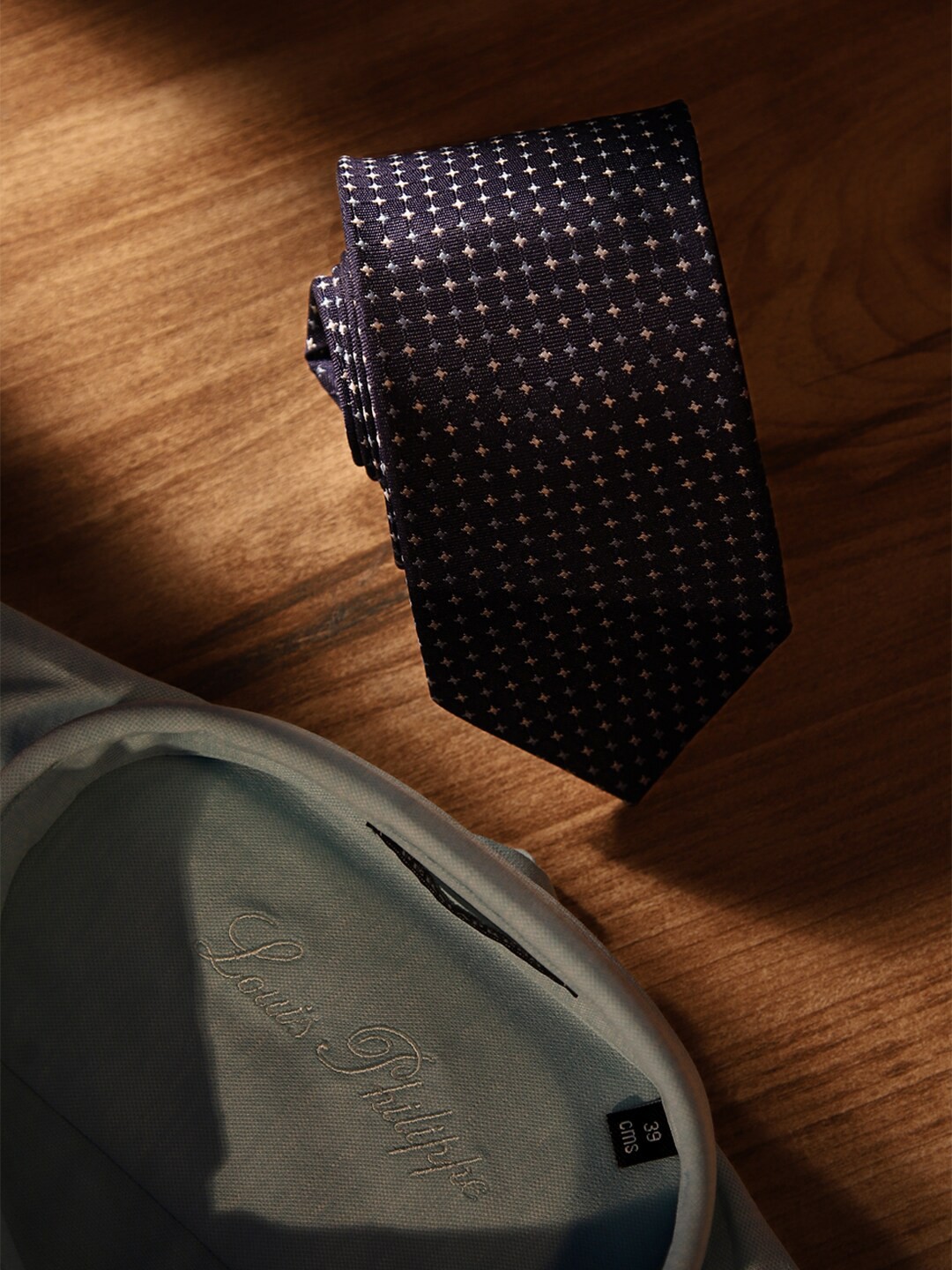 

Louis Philippe Men Embroidered Broad Tie, Navy blue