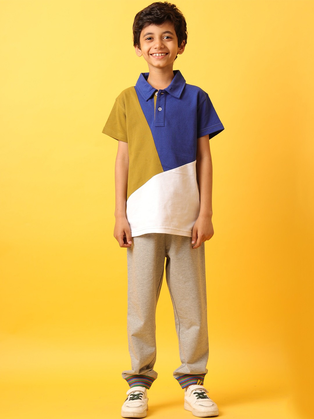 

Anthrilo Boys Colourblocked T-shirt & Trousers Clothing Set, Olive