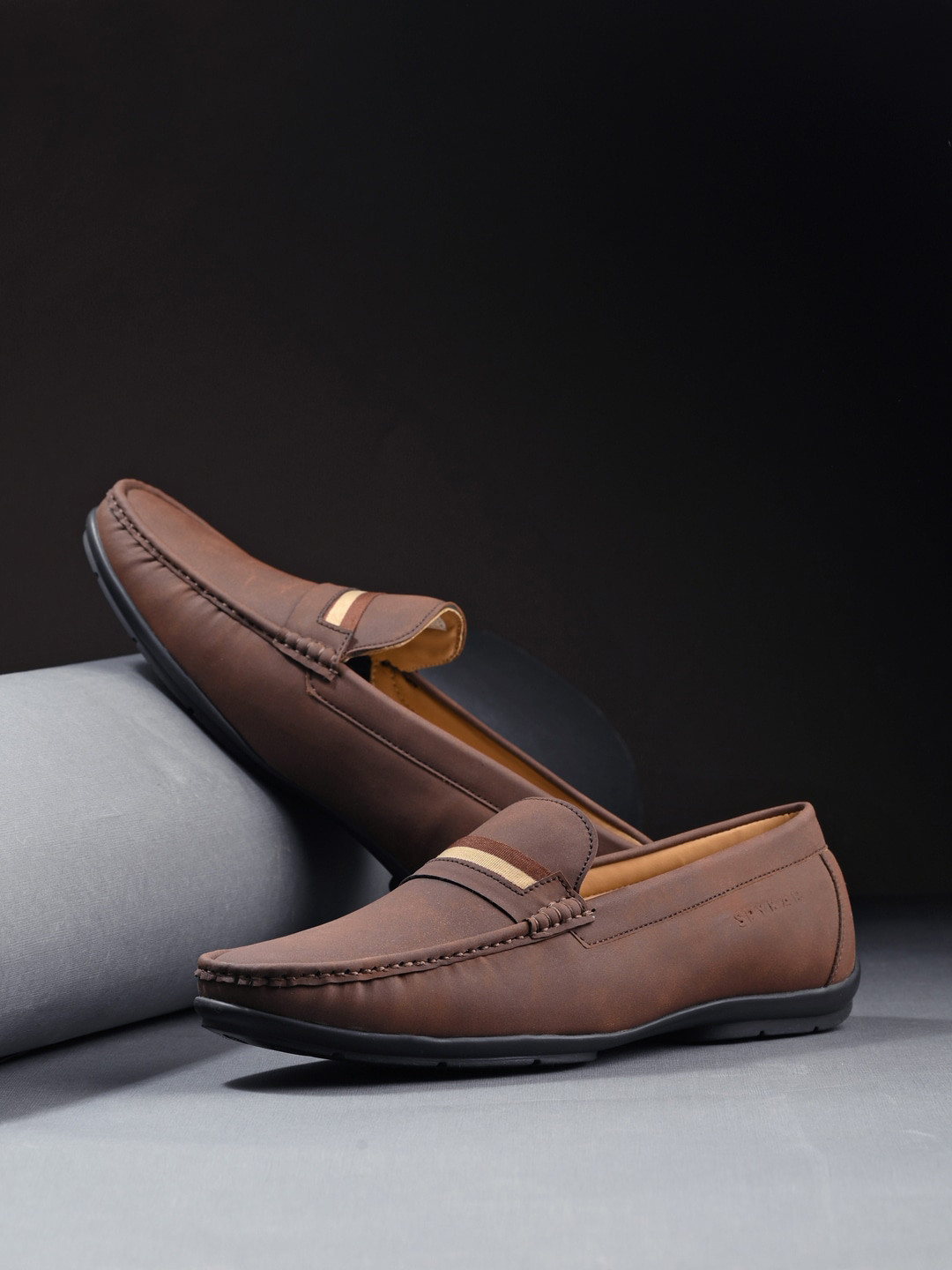

SPYKAR Men Textured Comfort Insole Loafers, Brown