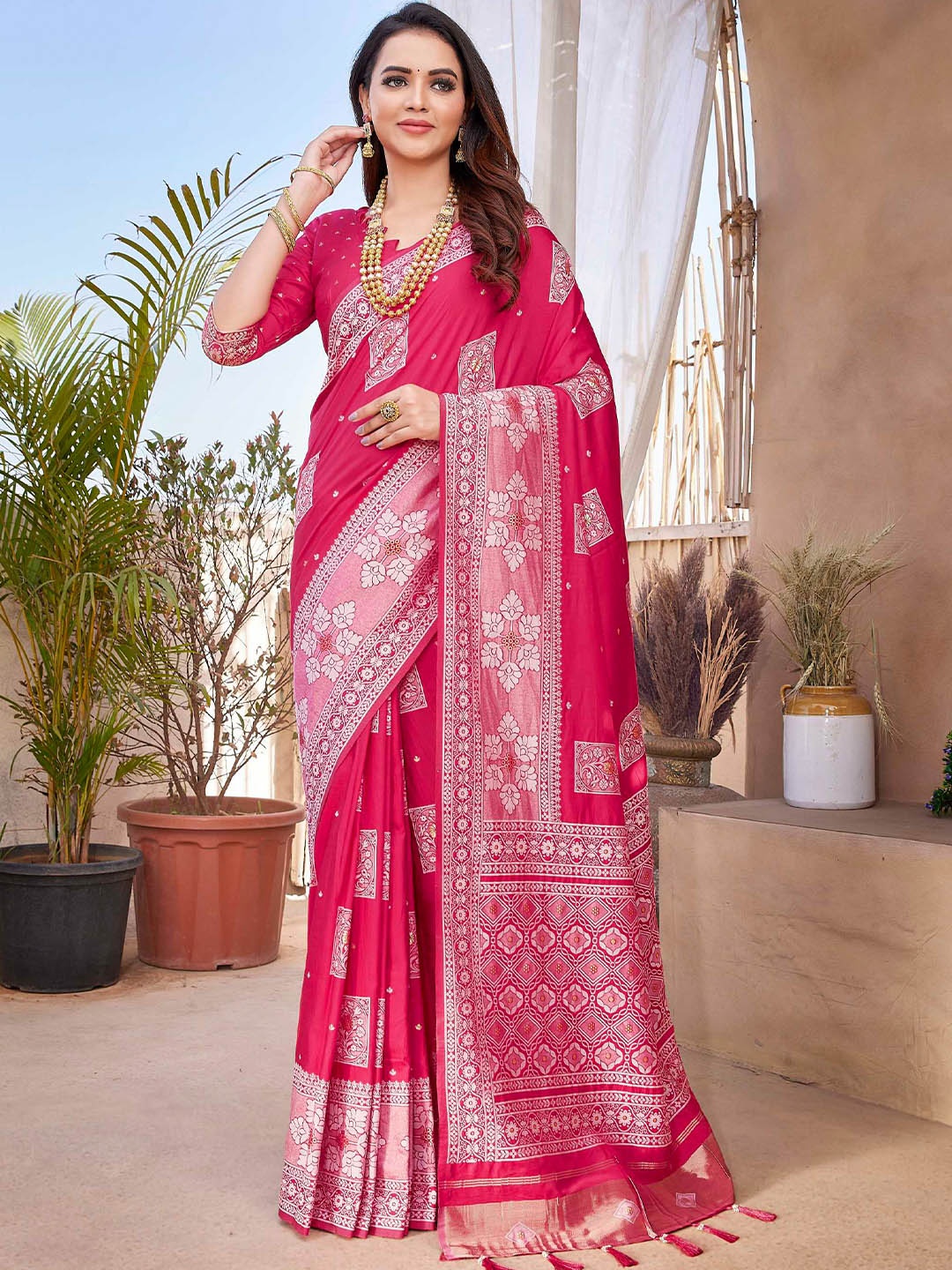 

Mitera Pink Ethnic Motifs Woven Design Zari Banarasi Saree