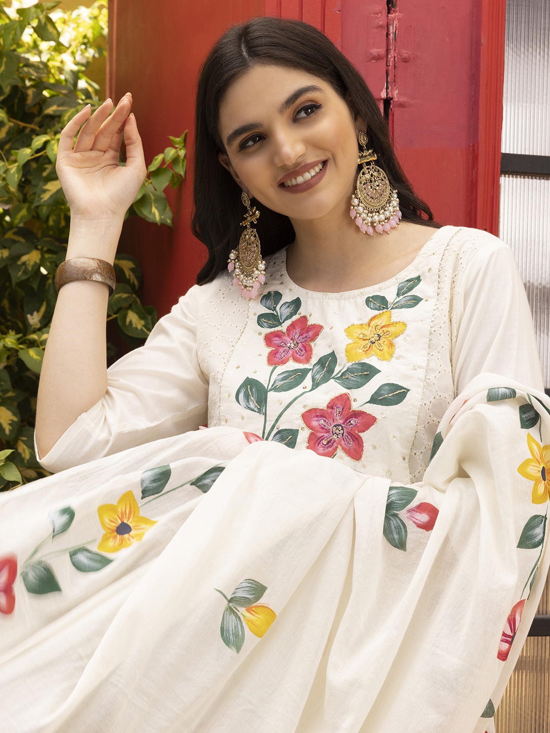 

ISHIN Off- white Hand painted floral embellished kurta with pants and dupatta