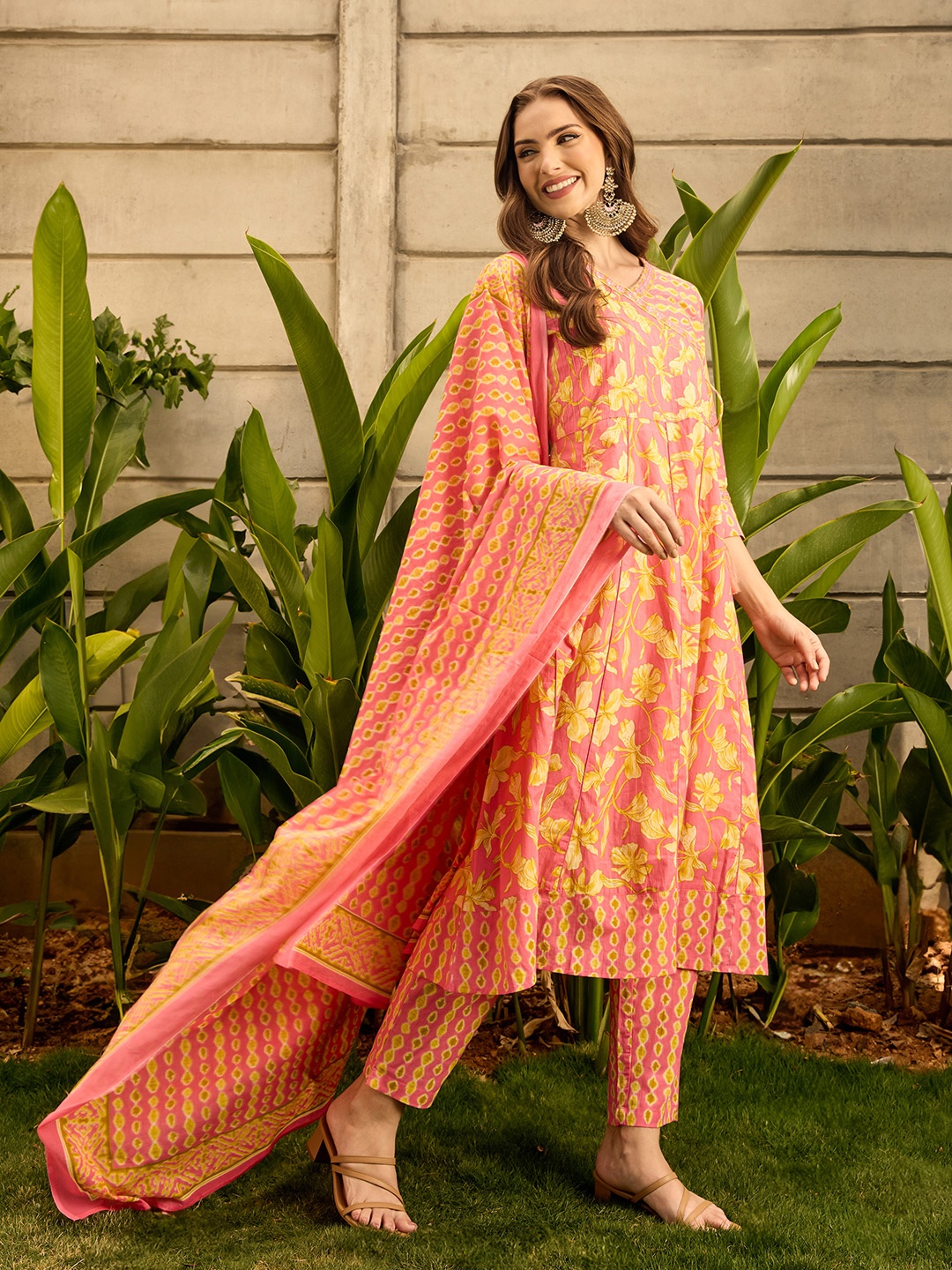 

Ishin Floral Printed Tie-Up V-Neck Pure Cotton Angrakha Kurta with Trousers With Dupatta, Yellow