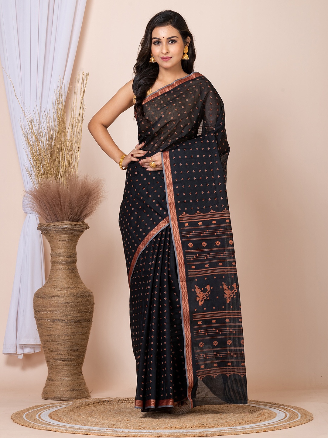 

Laa Calcutta Geometric Printed Pure Cotton Taant Saree, Black