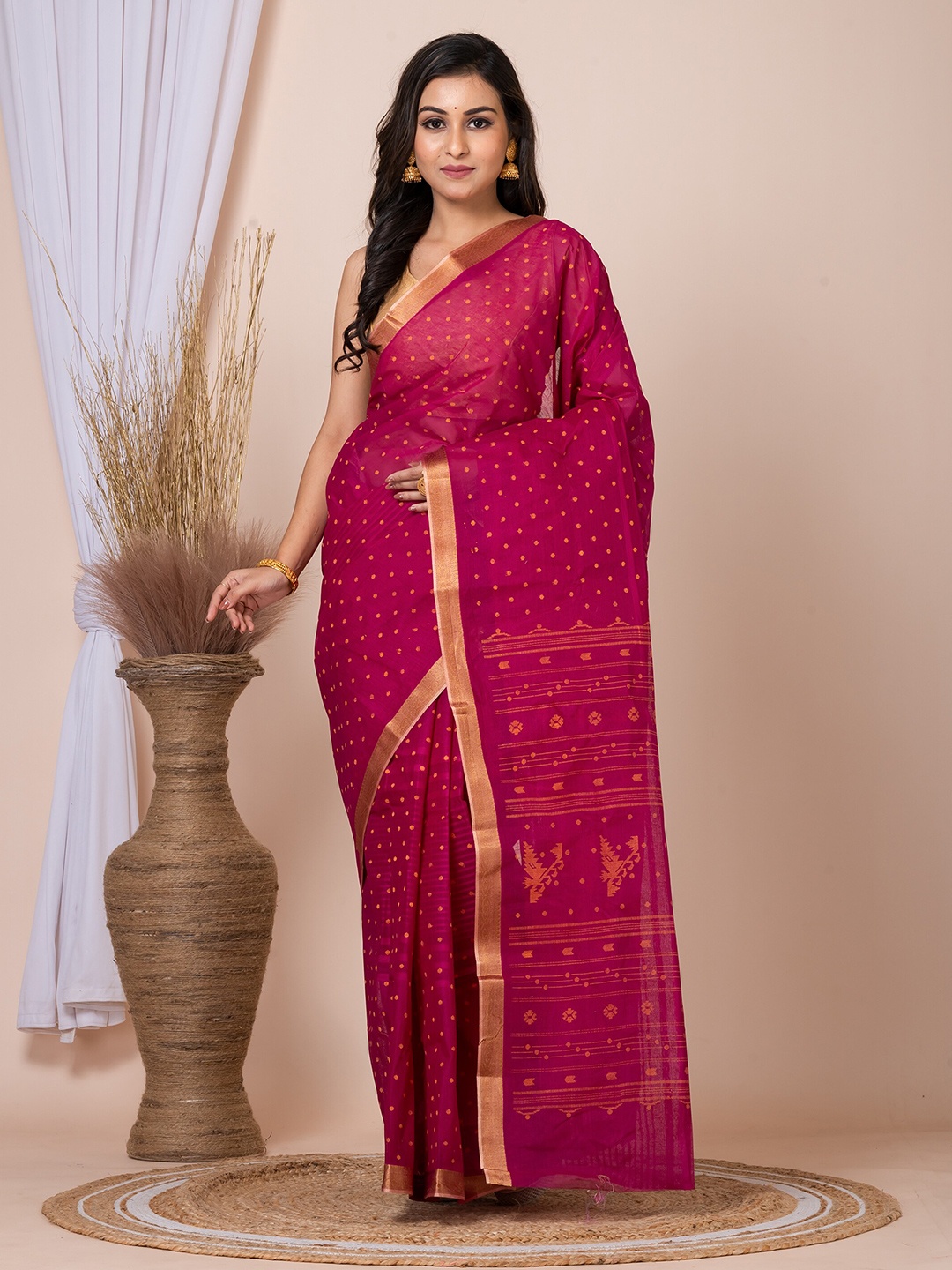 

Laa Calcutta Geometric Printed Pure Cotton Taant Saree, Magenta