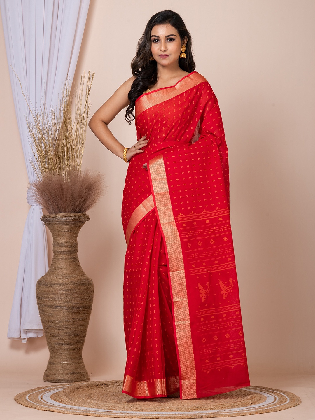 

Laa Calcutta Geometric Printed Pure Cotton Taant Saree, Red