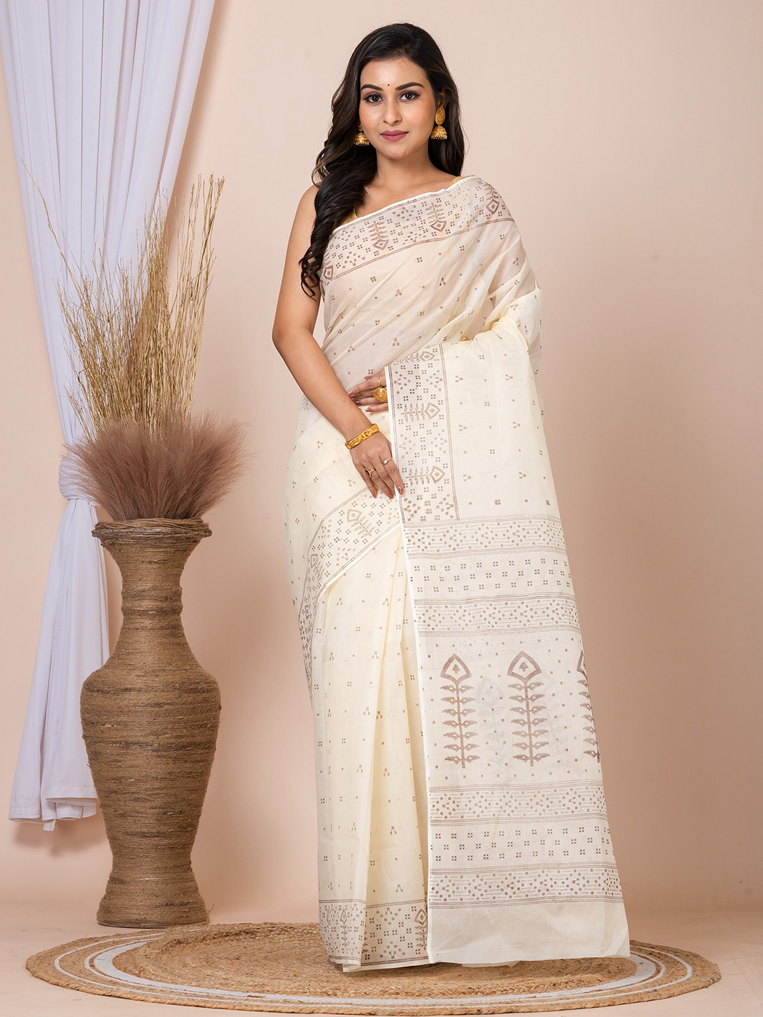 

Laa Calcutta Geometric Printed Pure Cotton Taant Saree, Off white