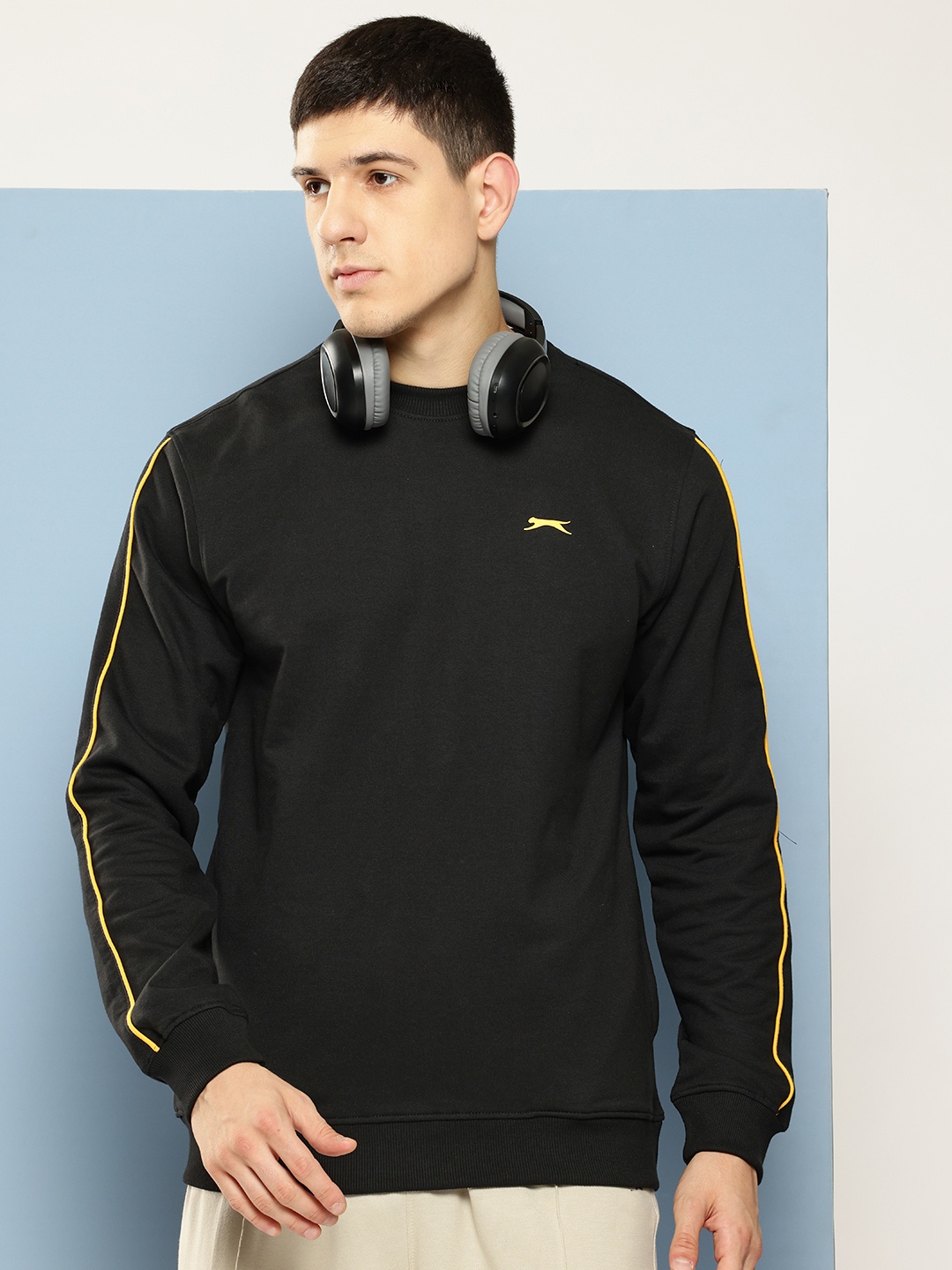 

Slazenger Round Neck Sweatshirt with Contrast Piping, Black