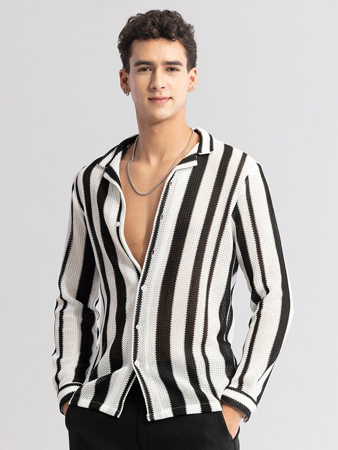 

Snitch White Classic Vertical Stripes Opaque Casual Shirt