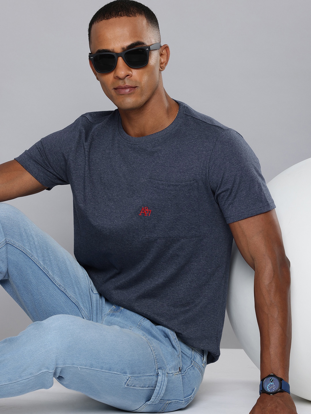 

Aeropostale Round Neck Pockets T-shirt, Navy blue
