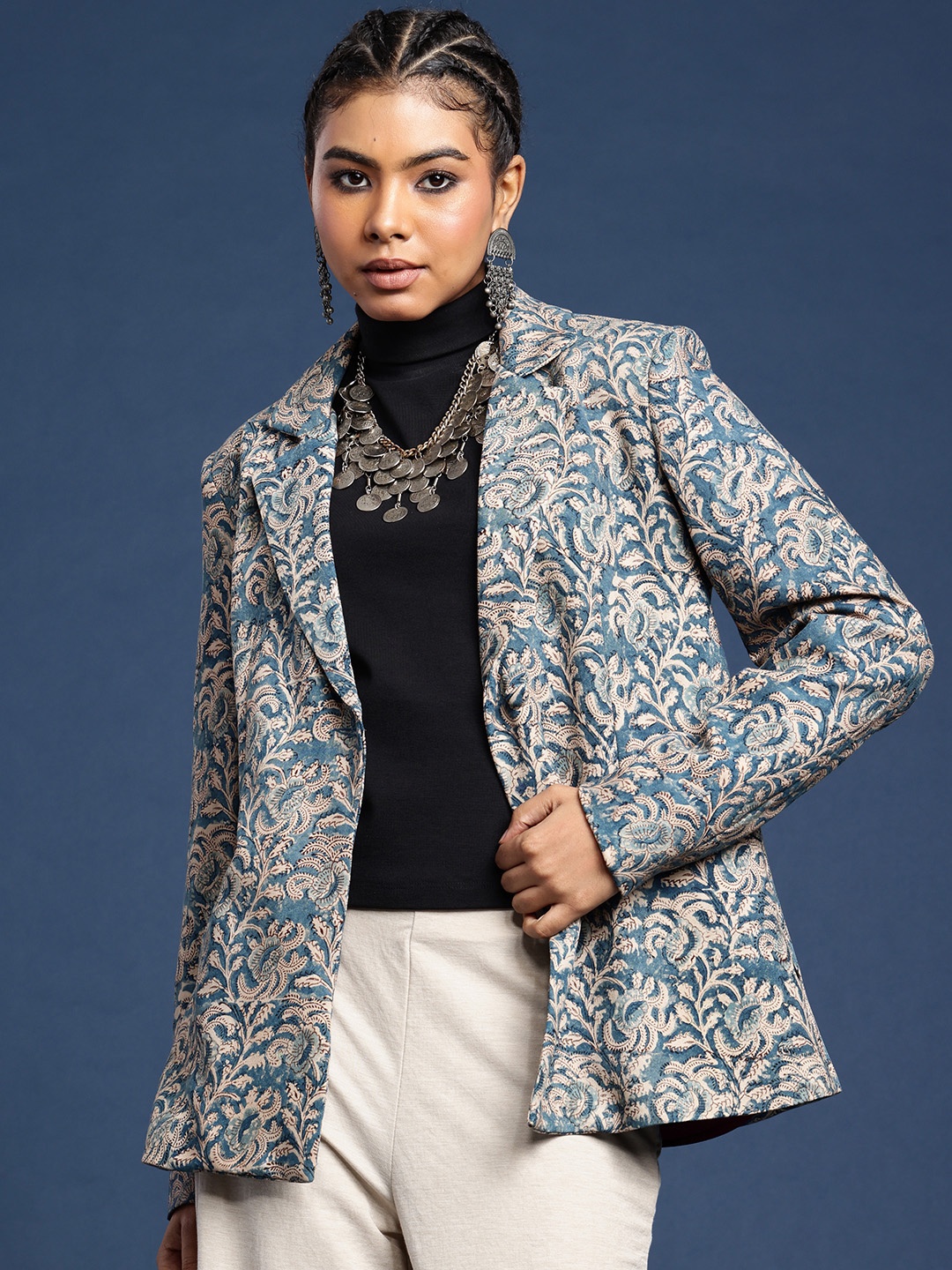 

Taavi Floral Motifs Single-Breasted Kalamkari Blazer, Blue