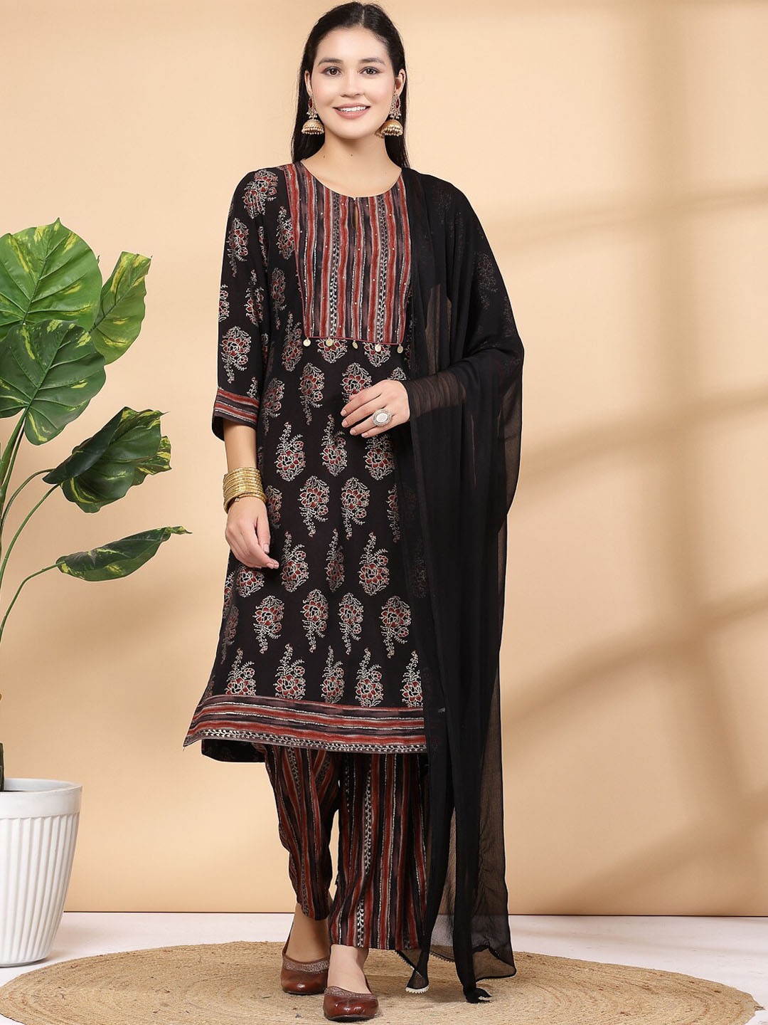 

Nayam By Lakshita Women Floral Printed Regular Sequinned Chanderi Cotton Kurta with Palazzos & With Dupatta, Black