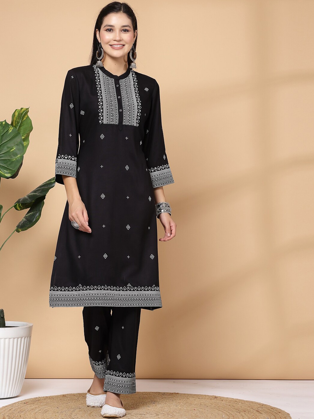 

Nayam By Lakshita Women Printed Regular Kurta with Trousers, Black