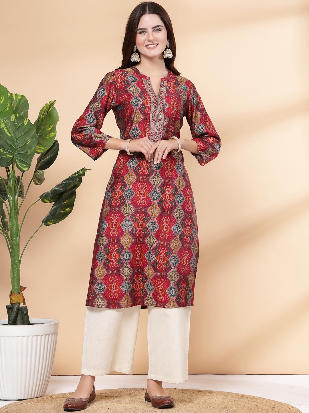 

Nayam By Lakshita Women Ethnic Motifs Printed Regular Sequinned Kurta with Palazzos, Fuchsia