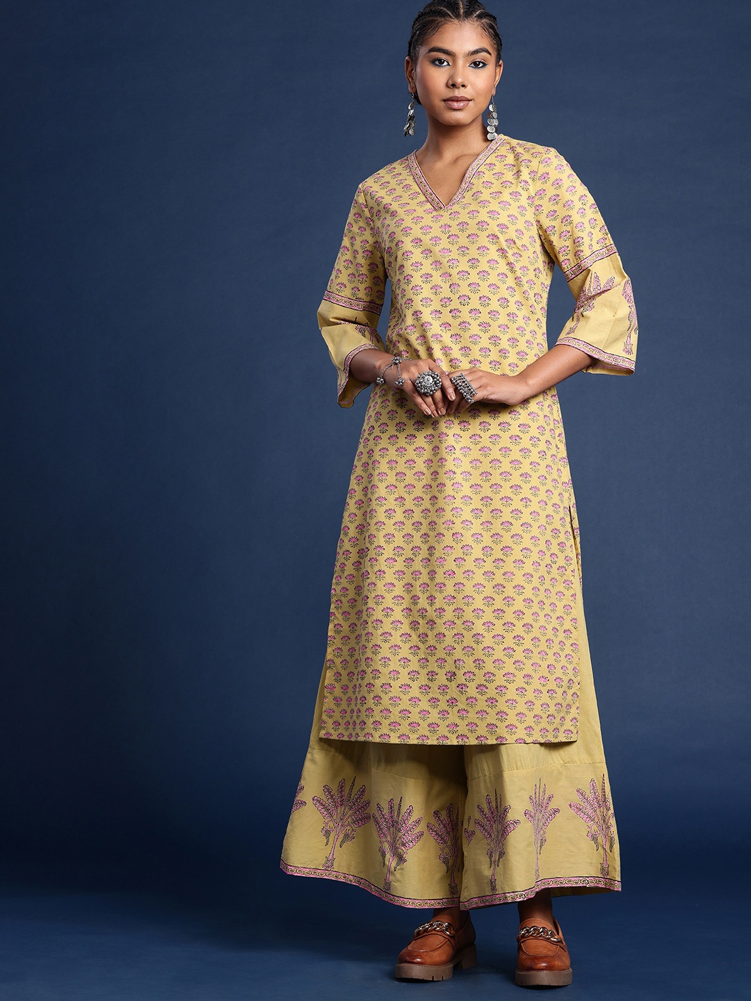 

Taavi Floral Printed V-Neck Pure Cotton Sanganeri Kurta with Palazzos, Green