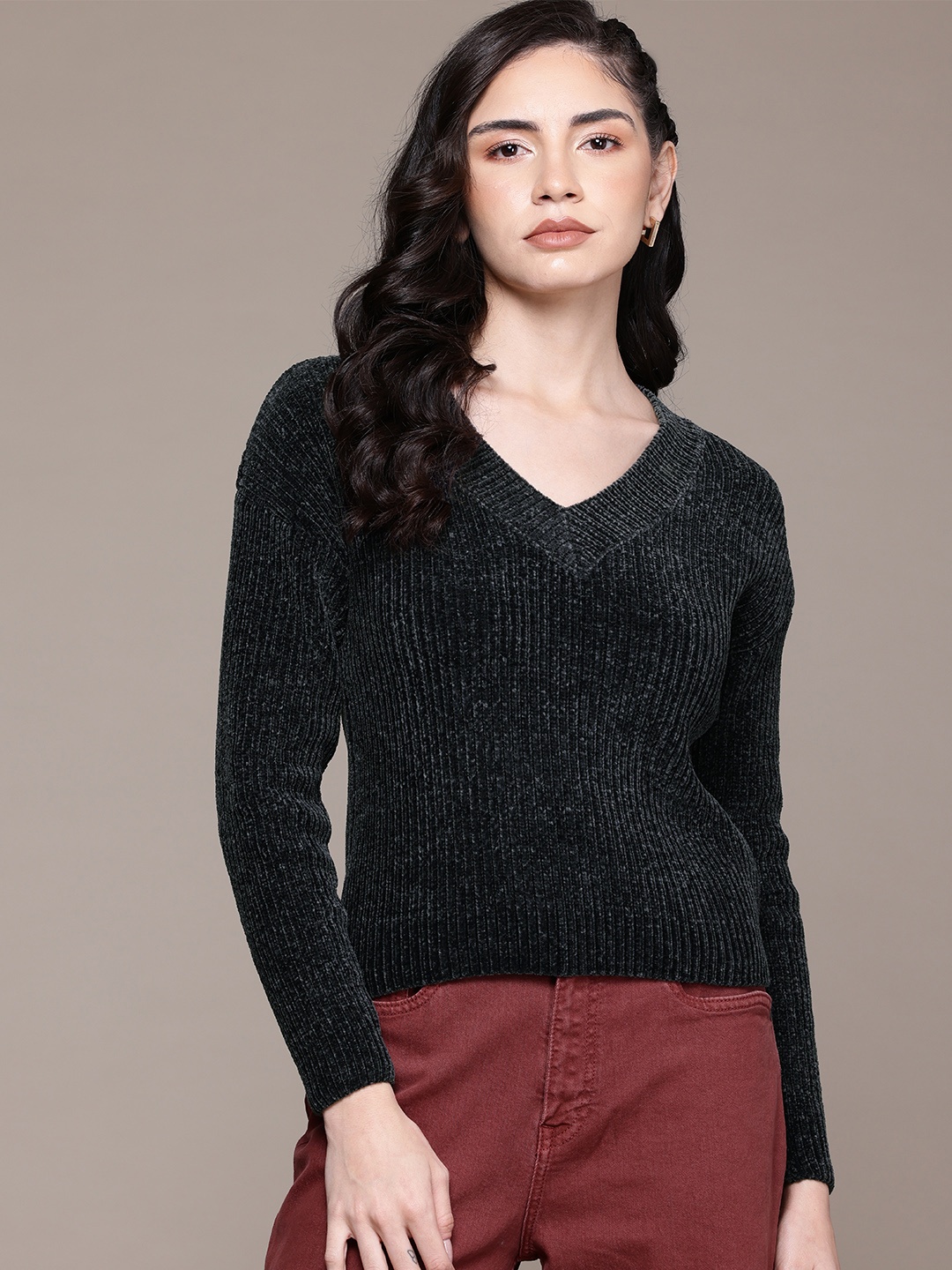 

The Roadster Lifestyle Co. V-Neck Chenille Pullover, Black