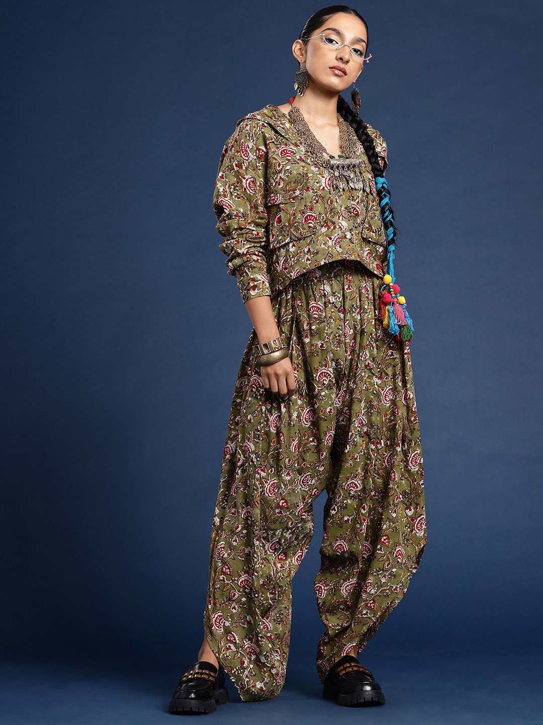 

Taavi Bagru Pure Cotton Floral Printed Shirt & Dhoti Co-ords, Green