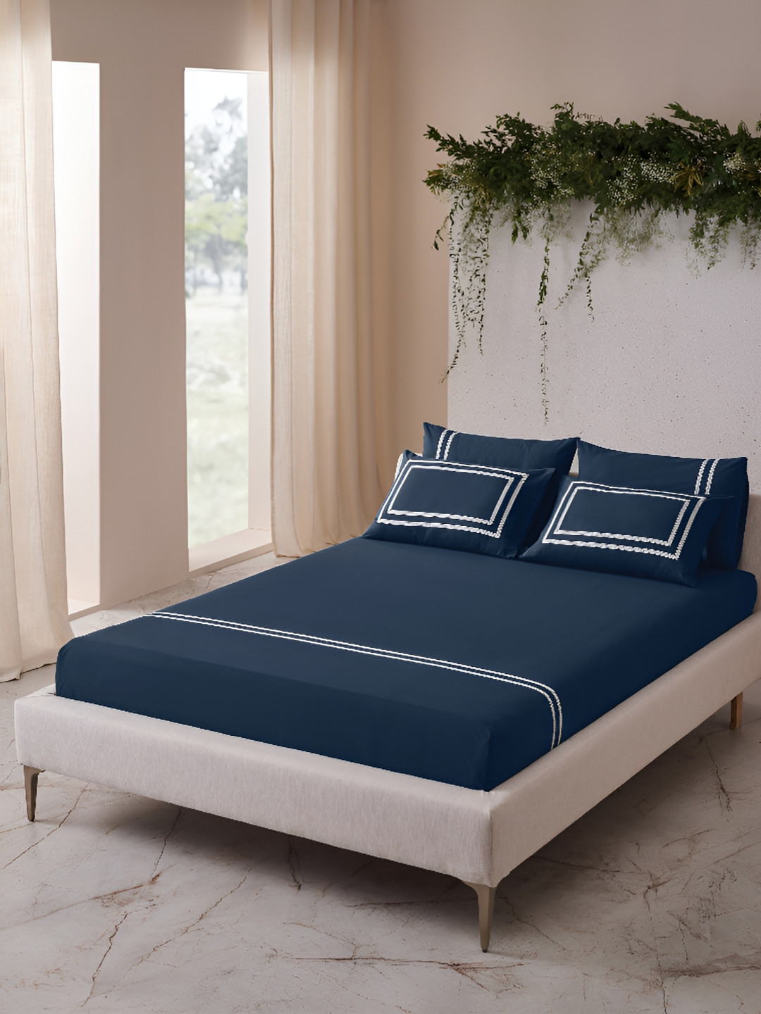 

DDecor Blue & White Cotton 180 TC King Bedsheet with 4 Pillow Covers