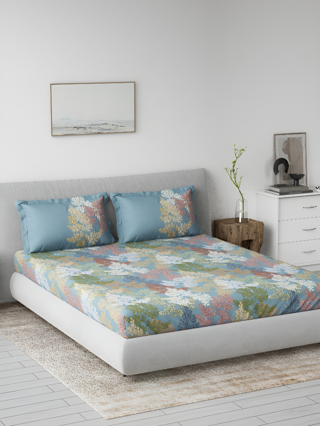 

DDecor Blue & White Floral Cotton 144 TC King Bedsheet With 2 Pillow Covers