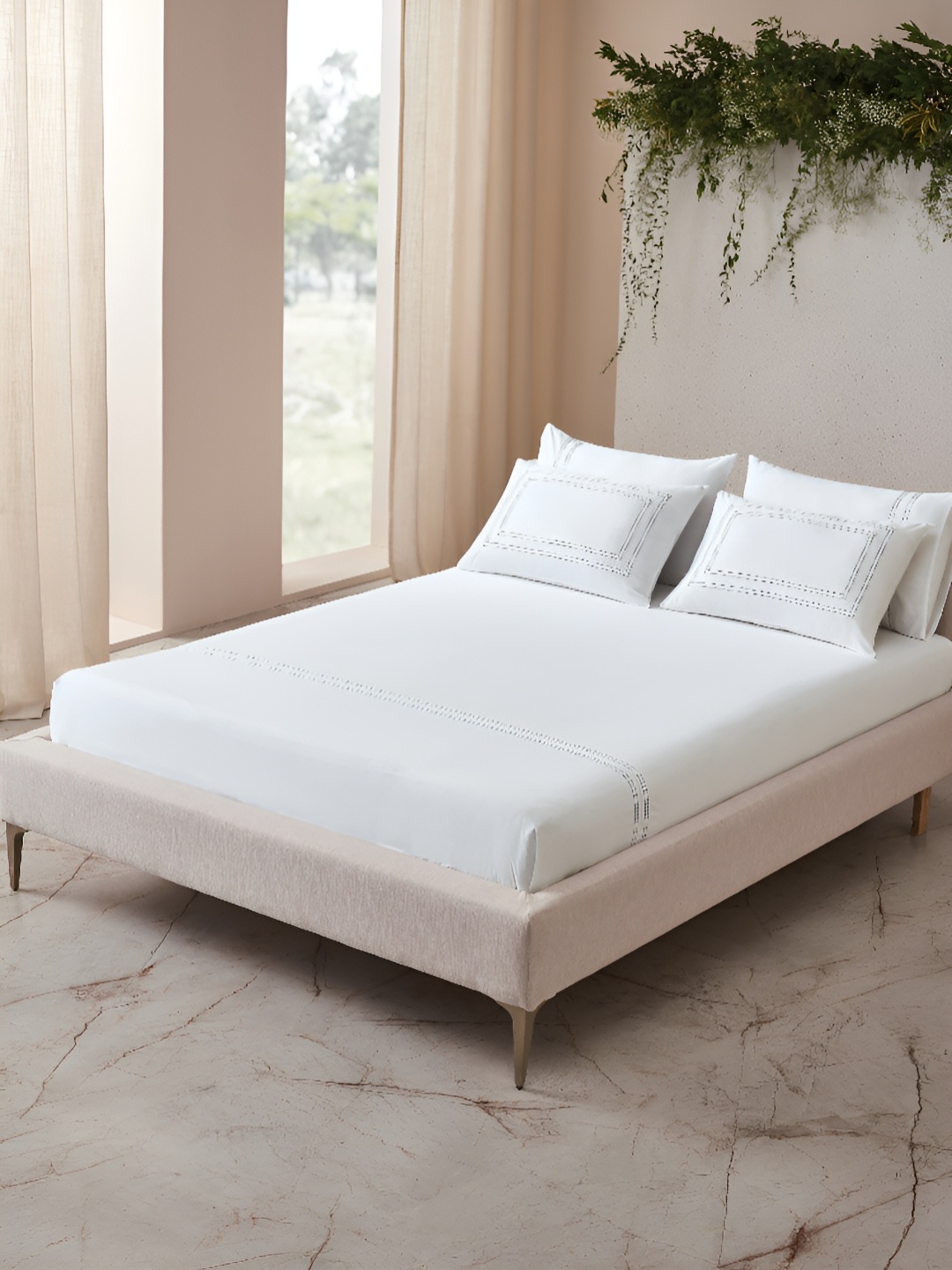 

DDecor White & Black Cotton 180 TC King Bedsheet with 4 Pillow Covers